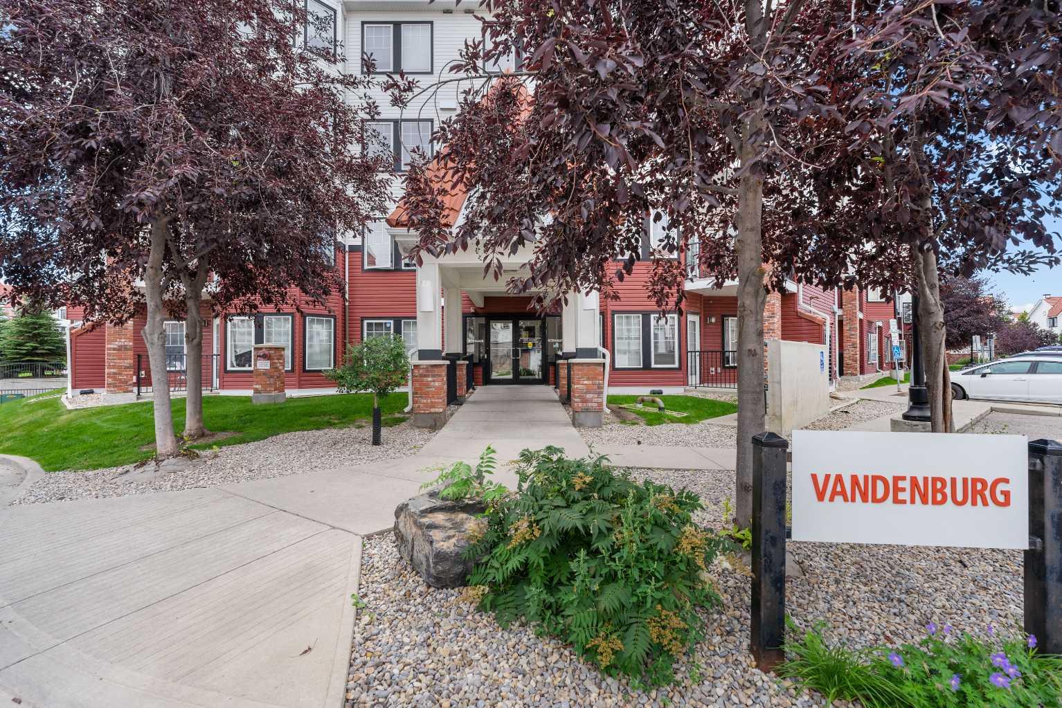 20 Royal Oak Plaza Nw Unit 140, Calgary, AB T3G 0E6