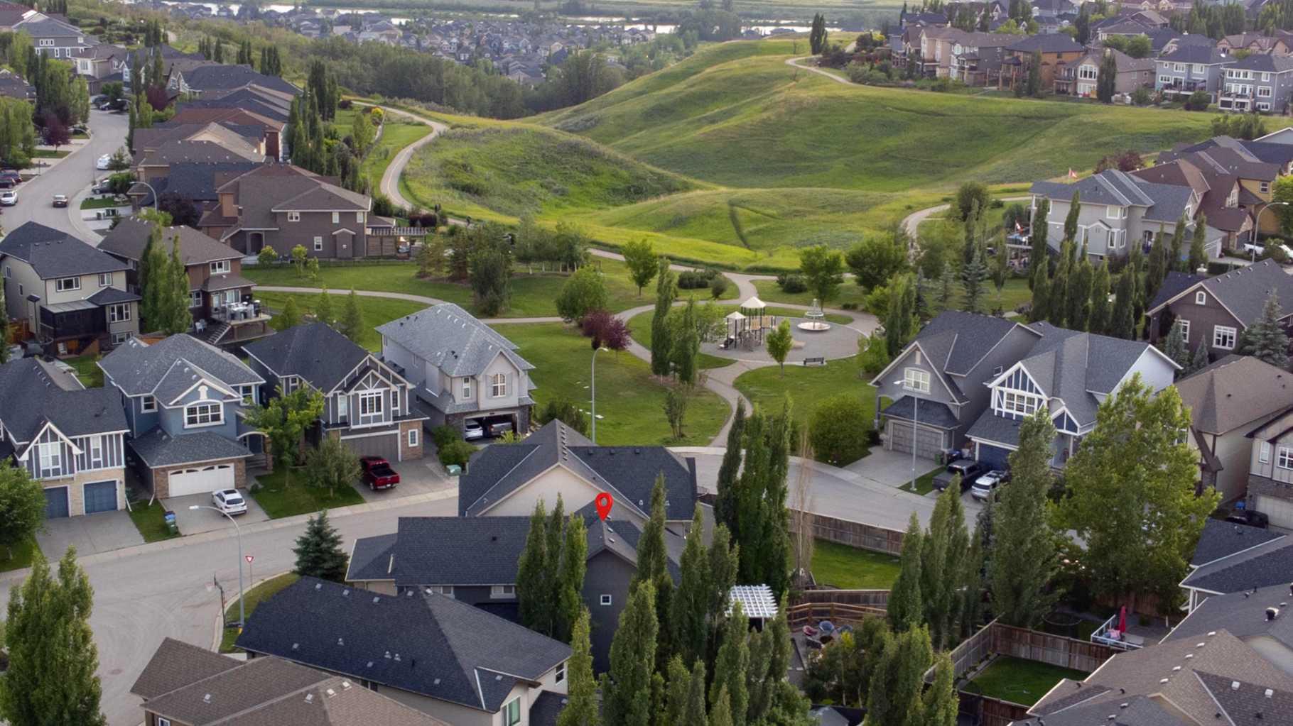 36 Cranarch Bay, Calgary, AB T3M 0W6