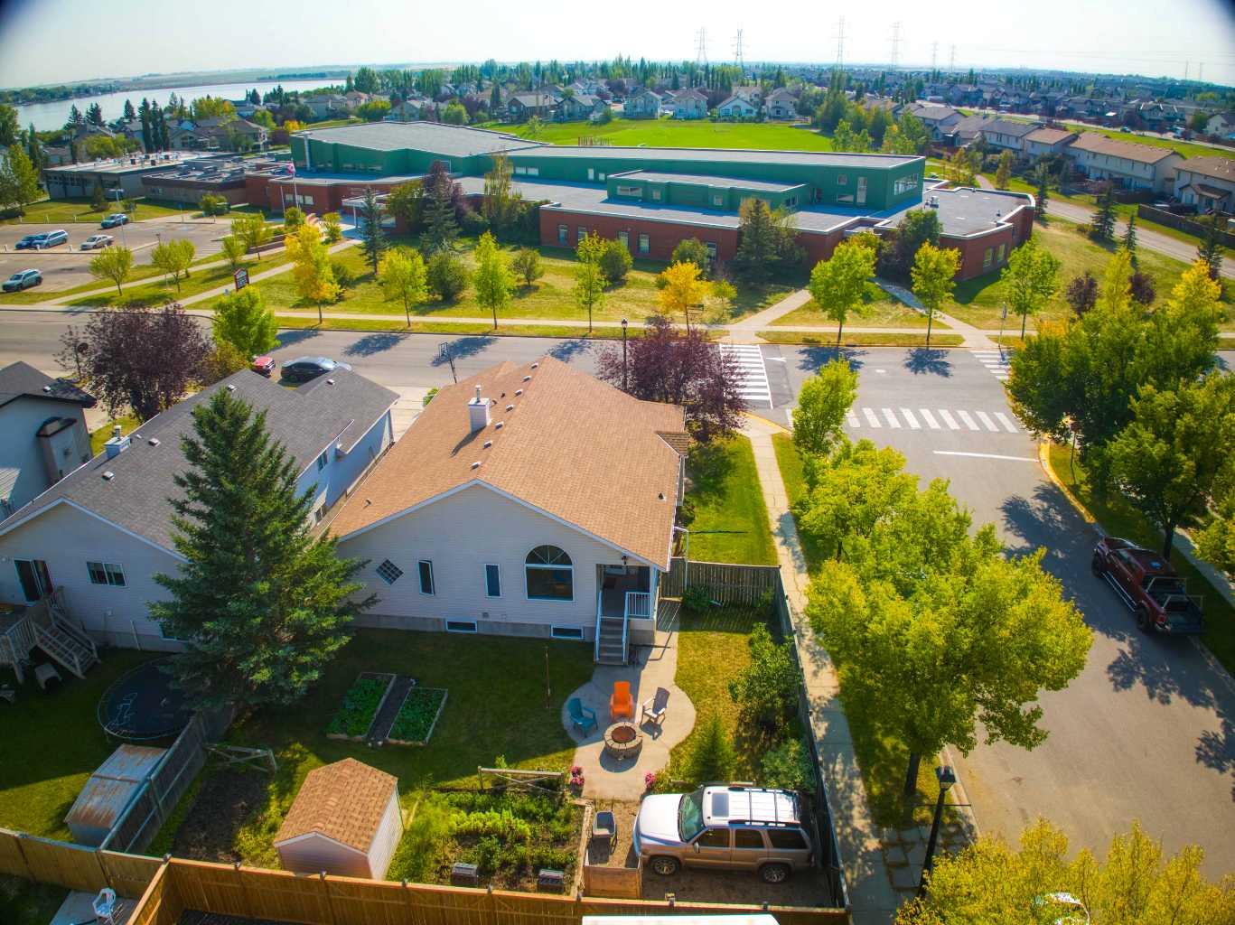 161 W Lakeview Dr, Chestermere, AB T1X 1H7