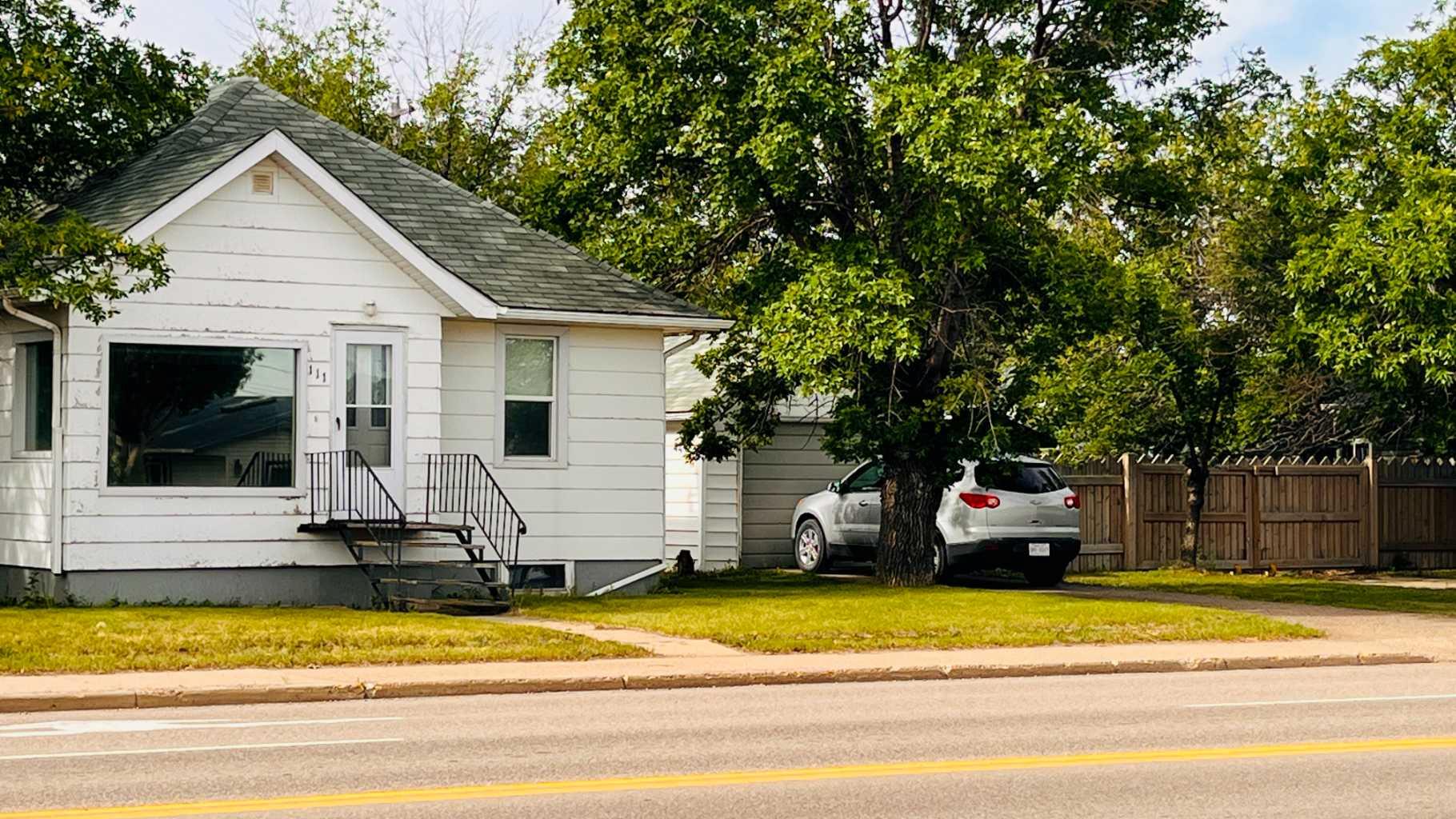 111 7 Avenue West, Bow Island, AB T0K 0G0