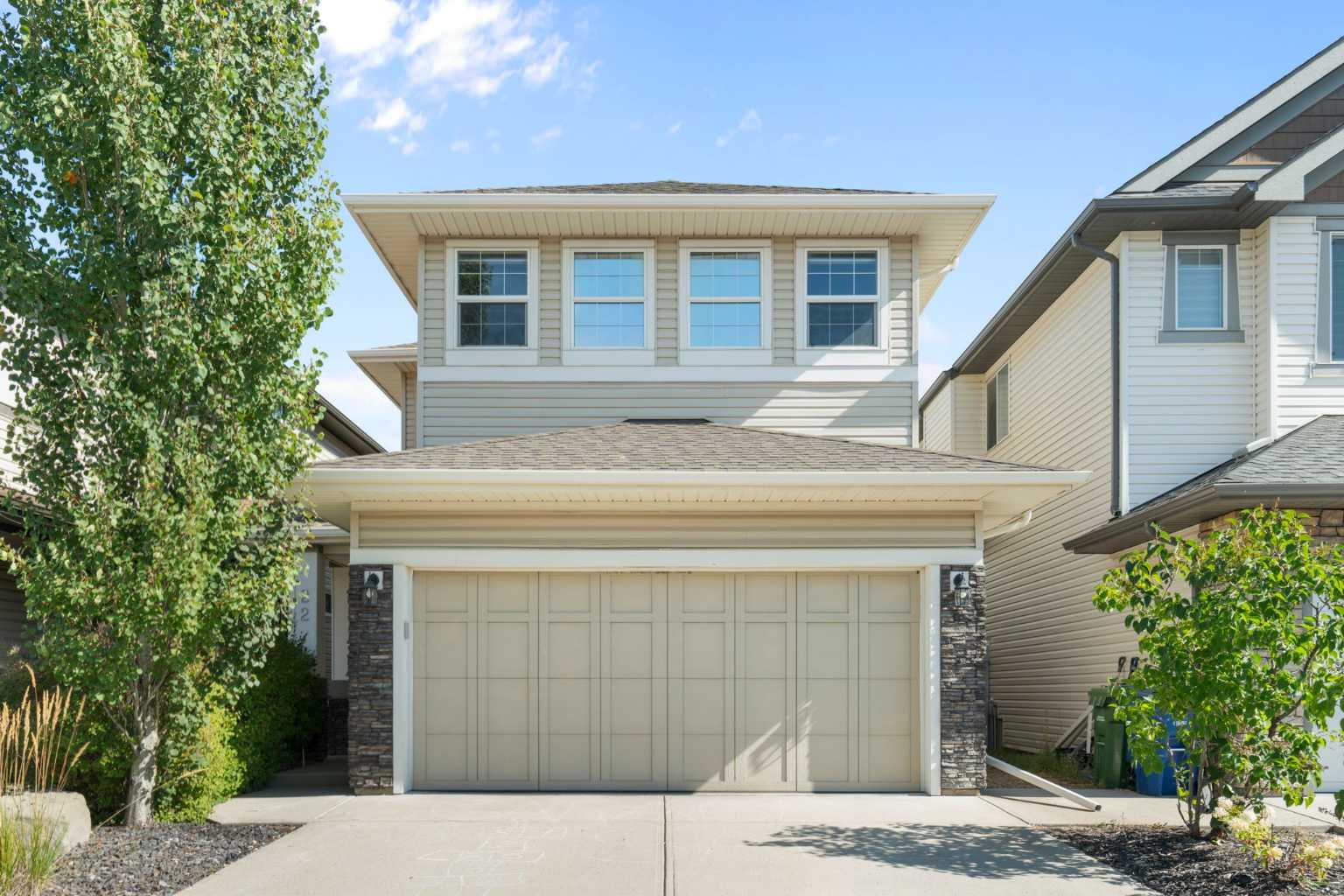 22 Hillcrest St SW, Airdrie, AB T4B 0Y5