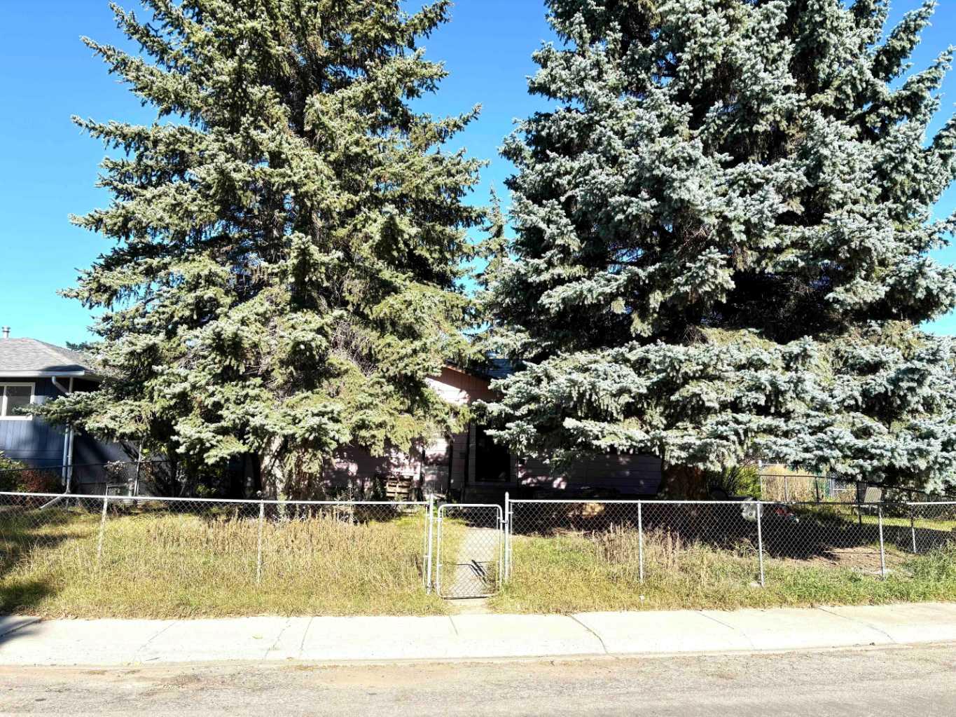 6 Harvey Pl SW, Calgary, AB T2V 3A5