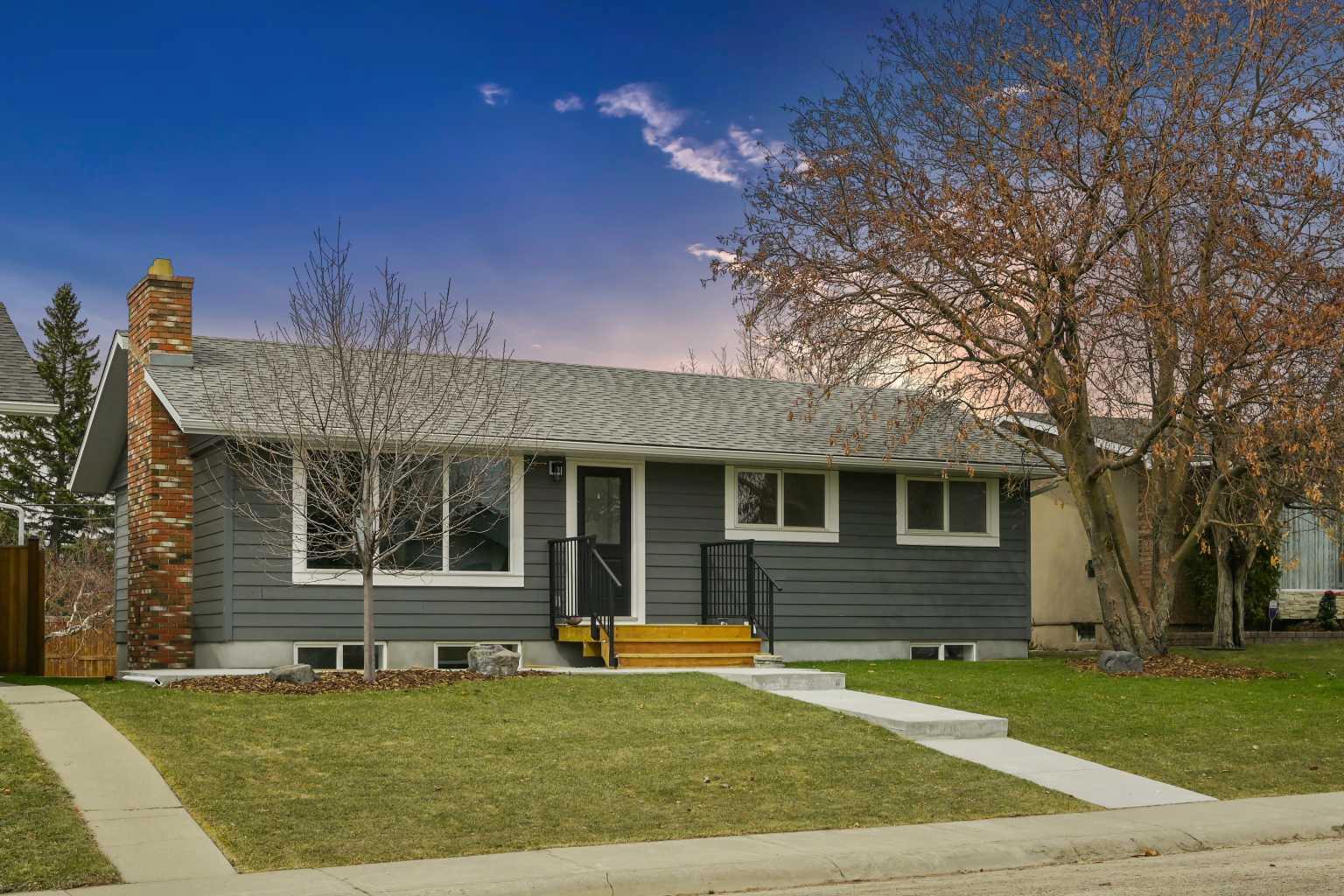 36 Maple Court Cres SE, Calgary, AB T2J 1V7