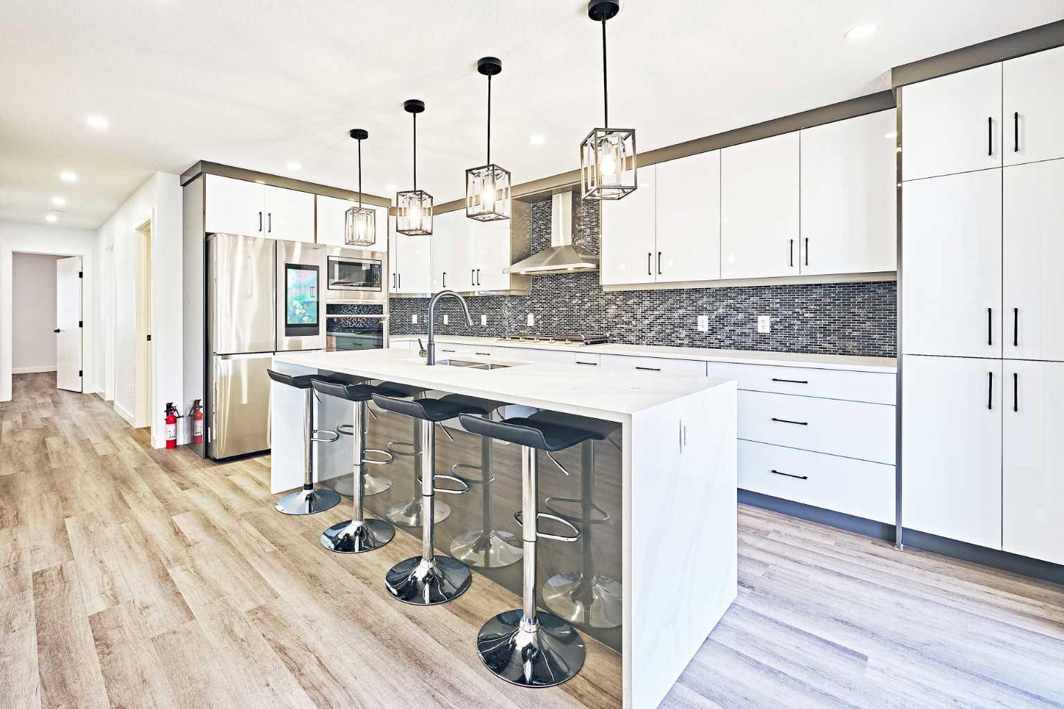 77 Hartford Rd NW, Calgary, AB T2K 2A4