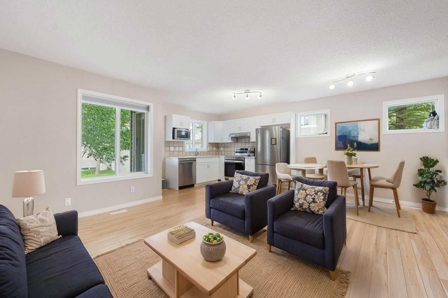 152 Royal Oak Gdns NW, Calgary, AB T3G 5S5