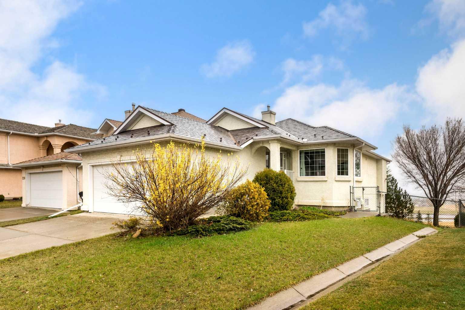 212 Hampstead Gdns NW, Calgary, AB T3A 5Y6