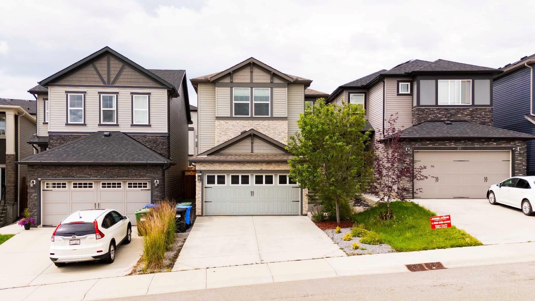 17 Nolanhurst Common NW, Calgary, AB T3R 1S6