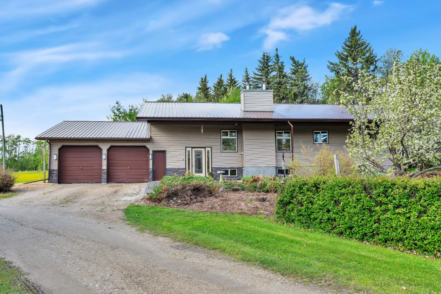 27137 Highway 42, Penhold, AB T0M 1R0