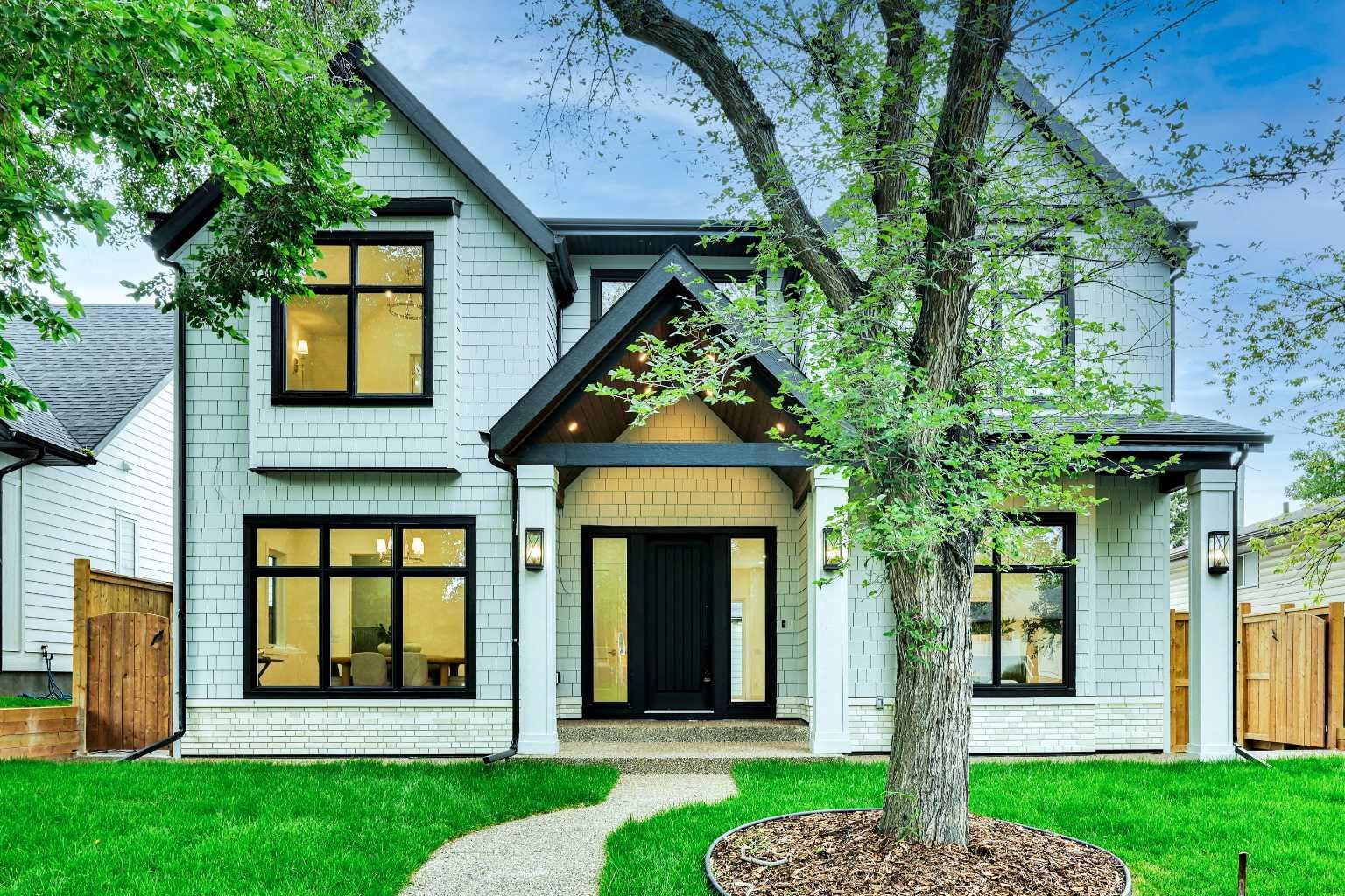 6312 Lacombe Way SW, Calgary, AB T3E 5T3