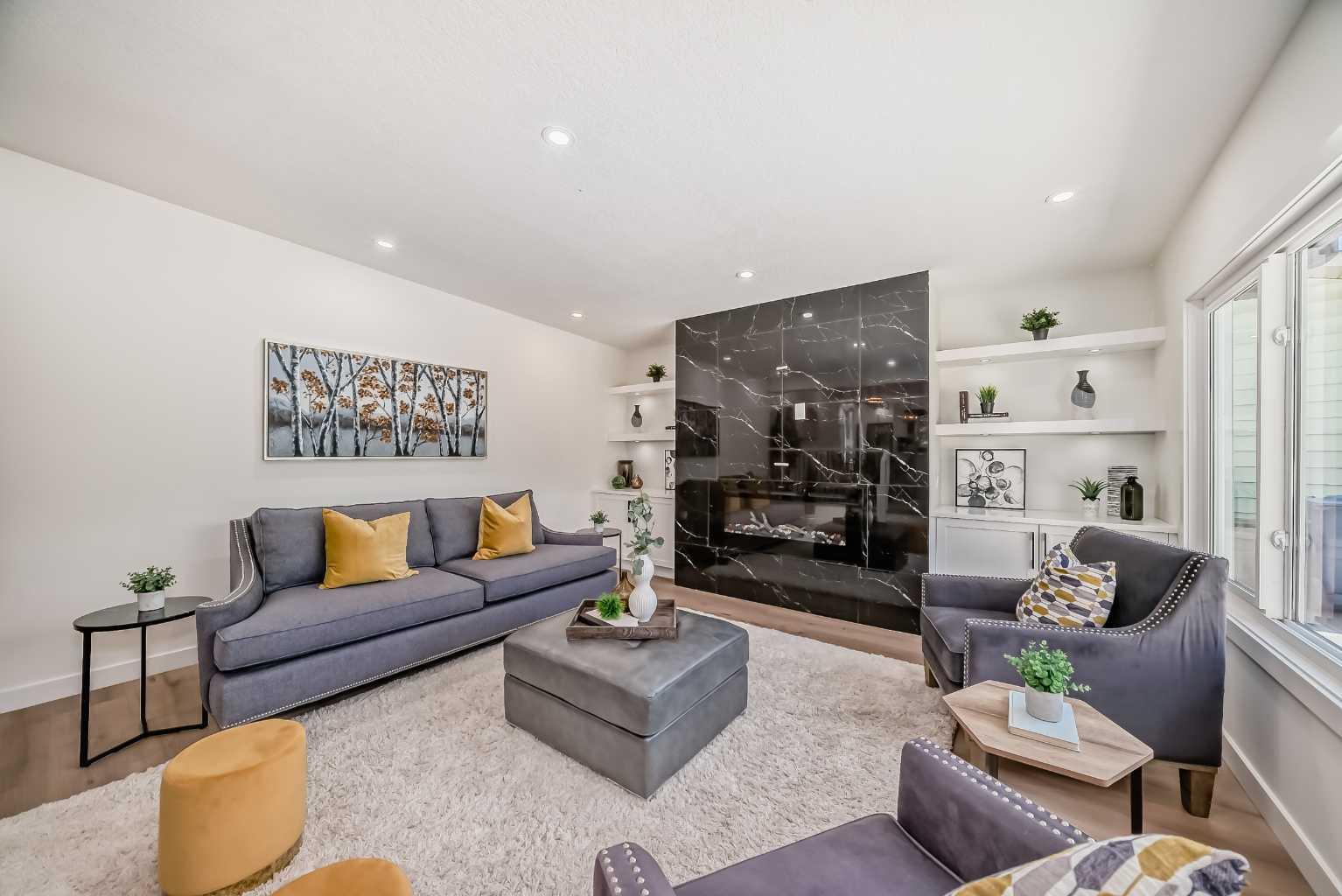 128 Cantrell Pl SW, Calgary, AB T2W 1X2