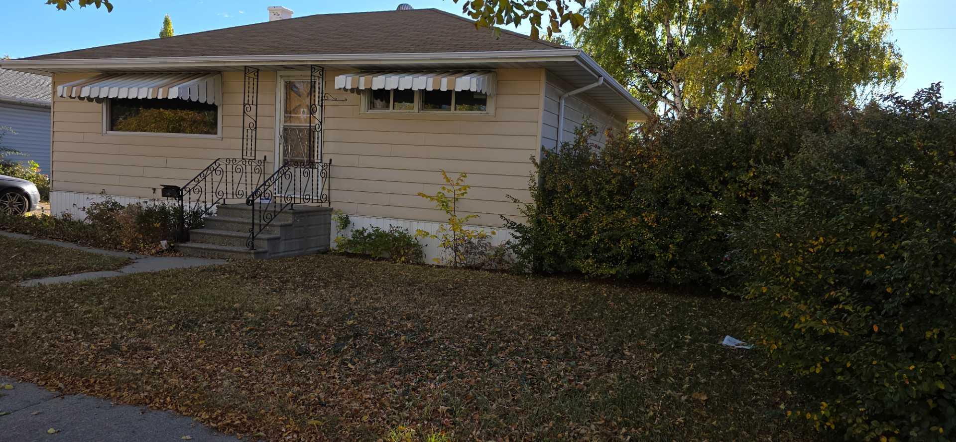 488 Northmount Dr NW, Calgary, AB T2K 3H9