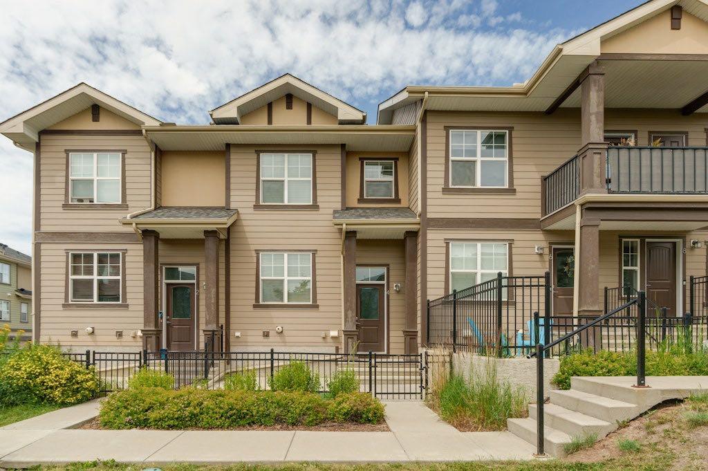 4 Evanscrest Gdns NW, Calgary, AB T3P 0S1