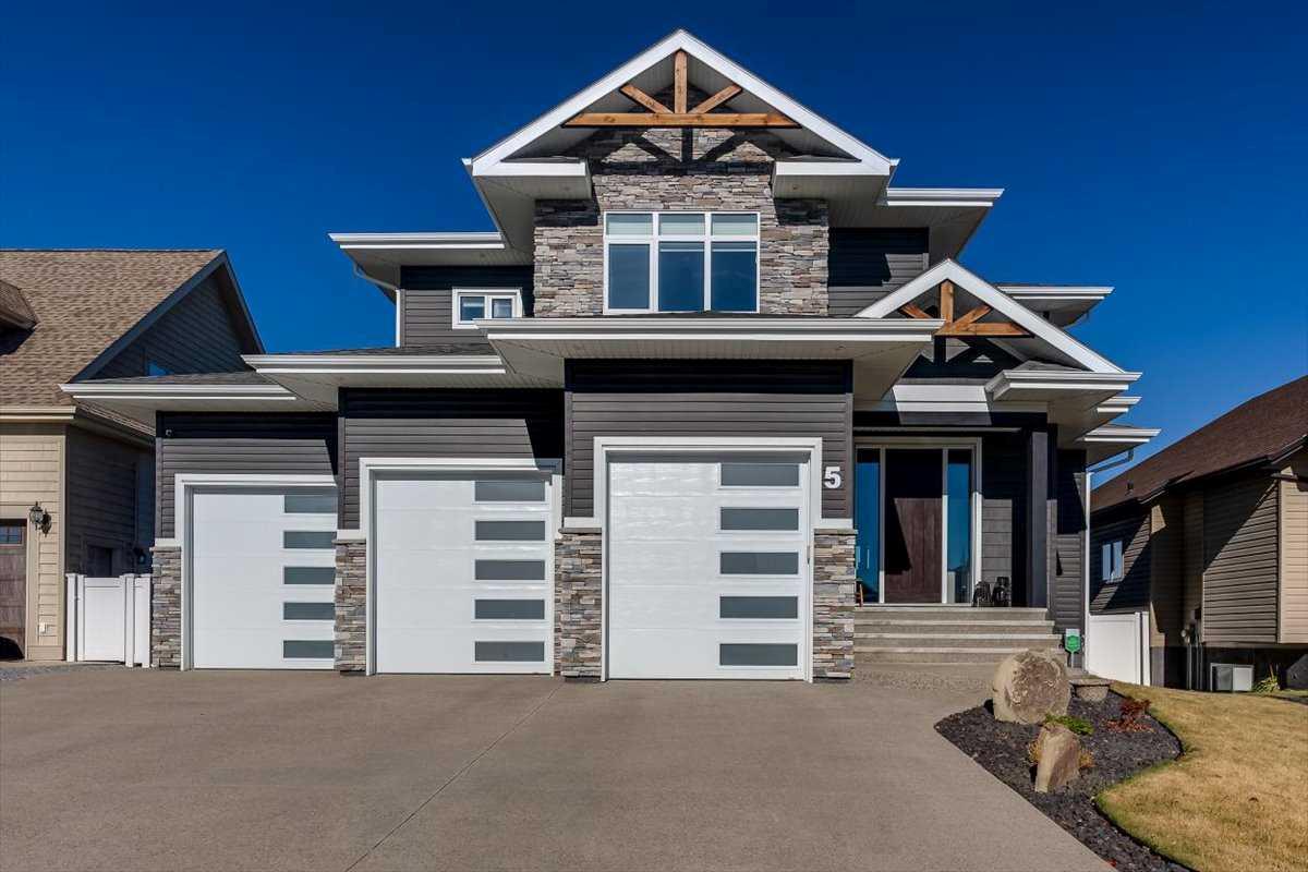 5 Leonard Close, Sylvan Lake, AB T4S 0E7