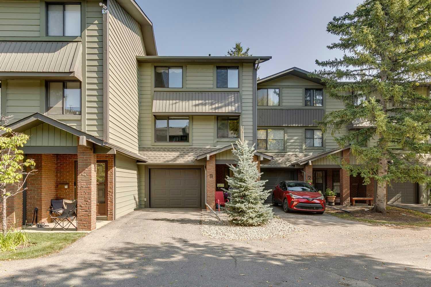 10030 Oakmoor Way Sw Unit 11, Calgary, AB T2V 4S8