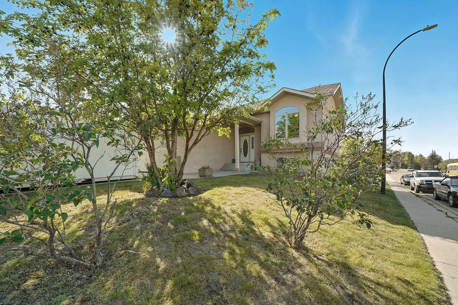 61 Leung Close, Red Deer, AB T4R 2W6
