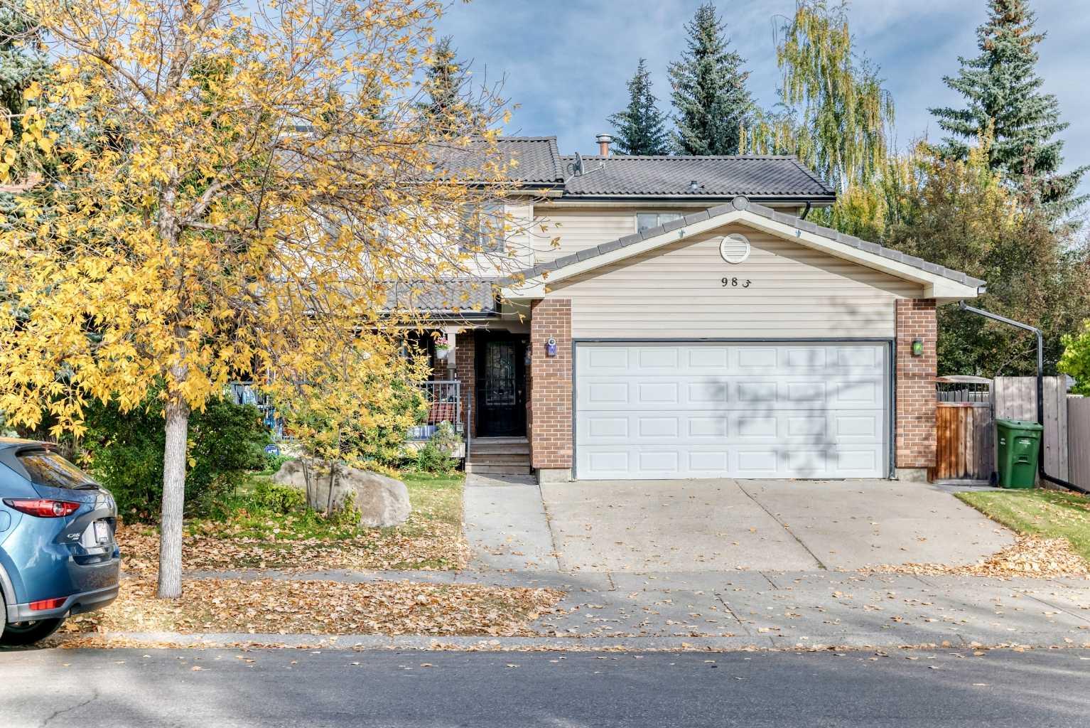 983 Woodbine Blvd SW, Calgary, AB T2W 4A7