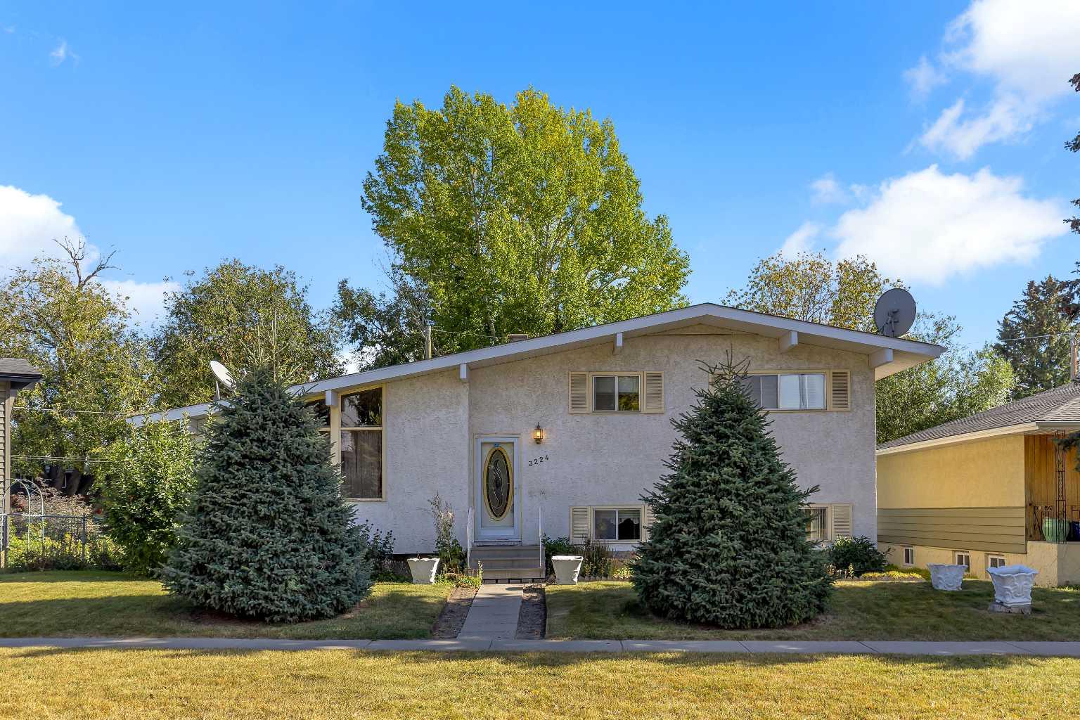 3224 Carol Dr NW, Calgary, AB T2L 0K6