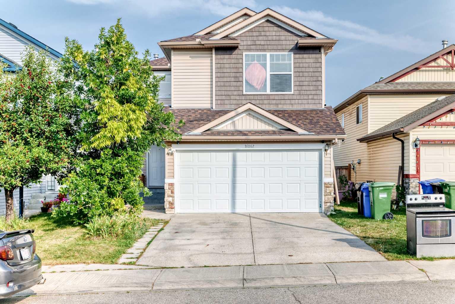 16062 Everstone Rd SW, Calgary, AB T2Y 4J7