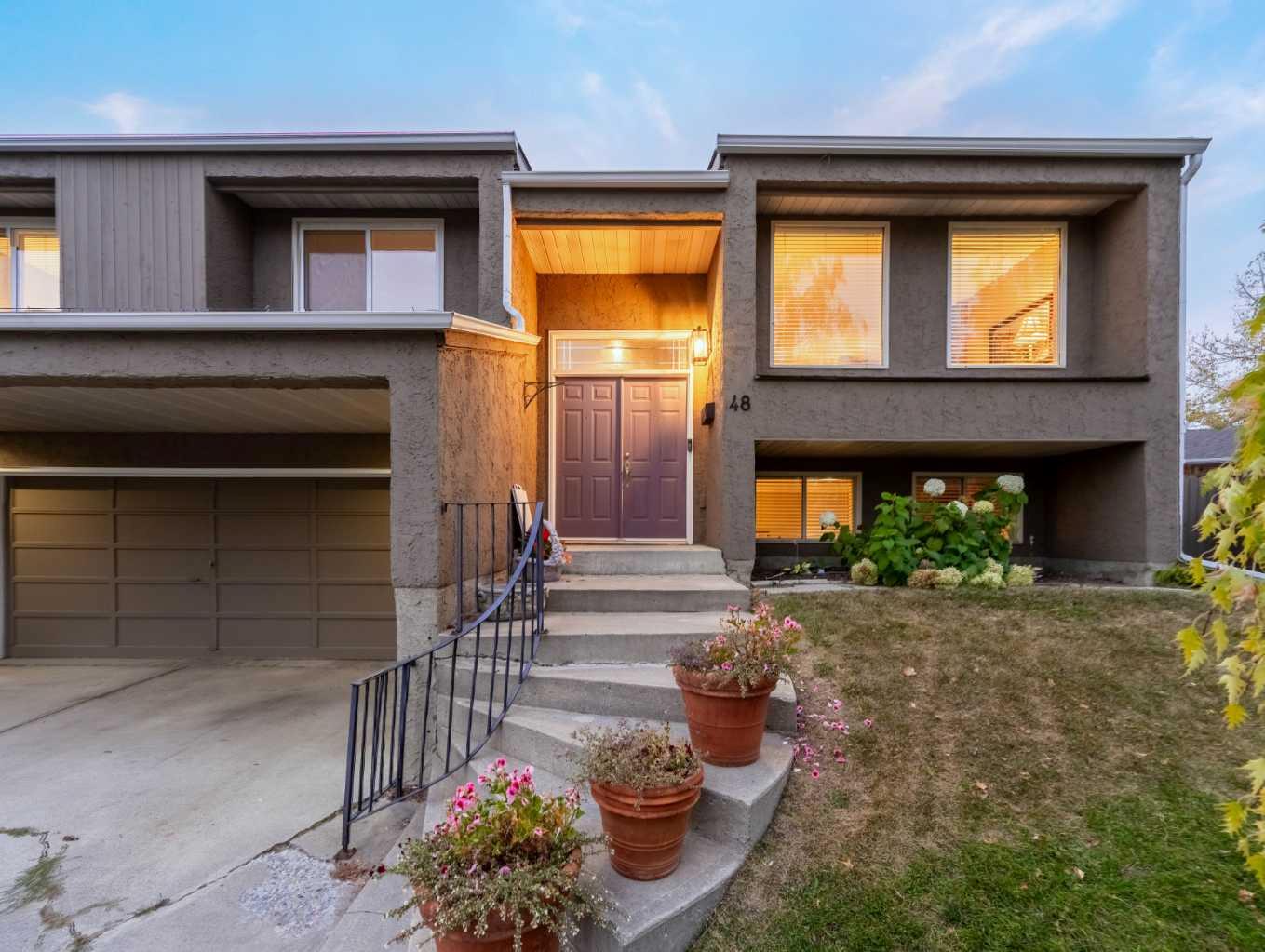 48 Thornwood Close NW, Calgary, AB T2K 5K3