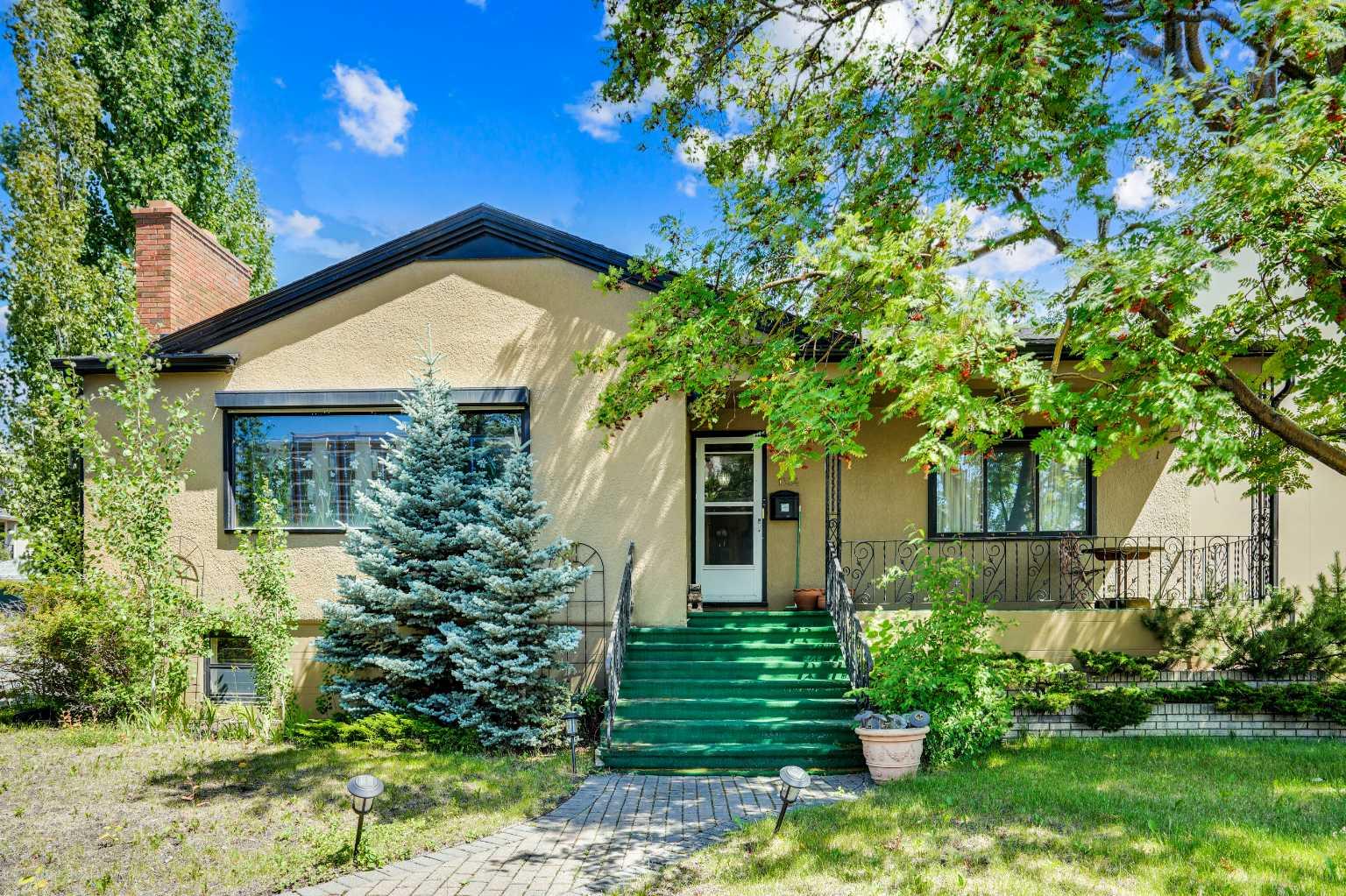 1334 Crescent Rd NW, Calgary, AB T2M 4A9