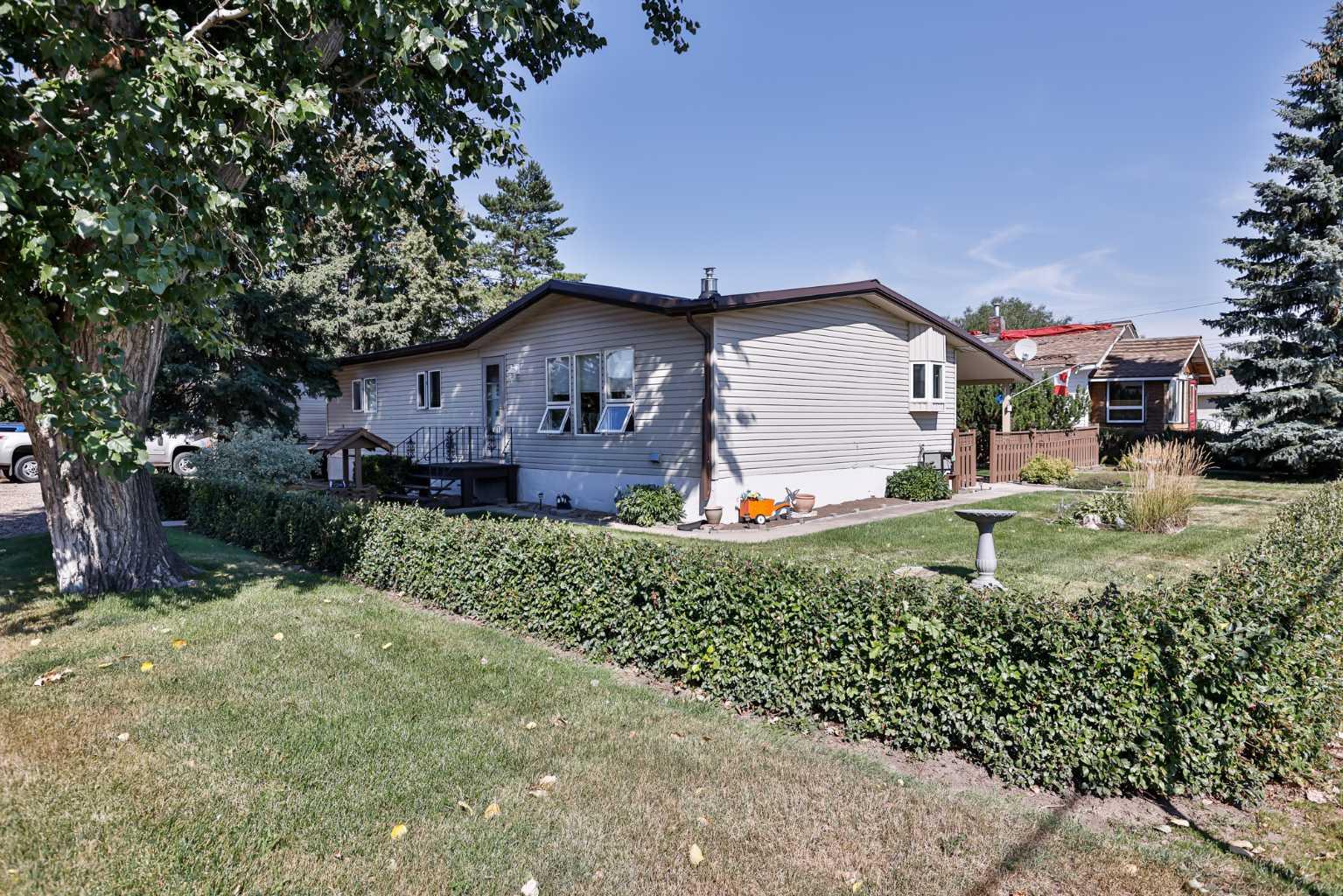 301 3 Avenue, Warner, AB T0K 2L0