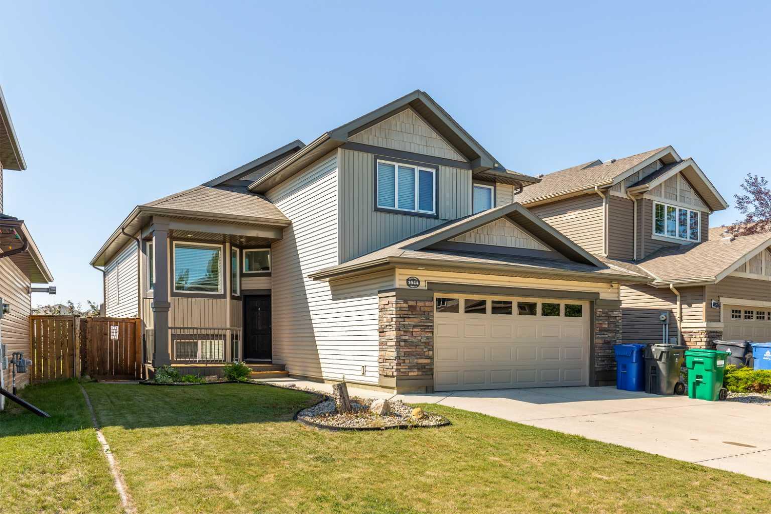 1644 Coalbanks Blvd W, Lethbridge, AB T1J 0N9