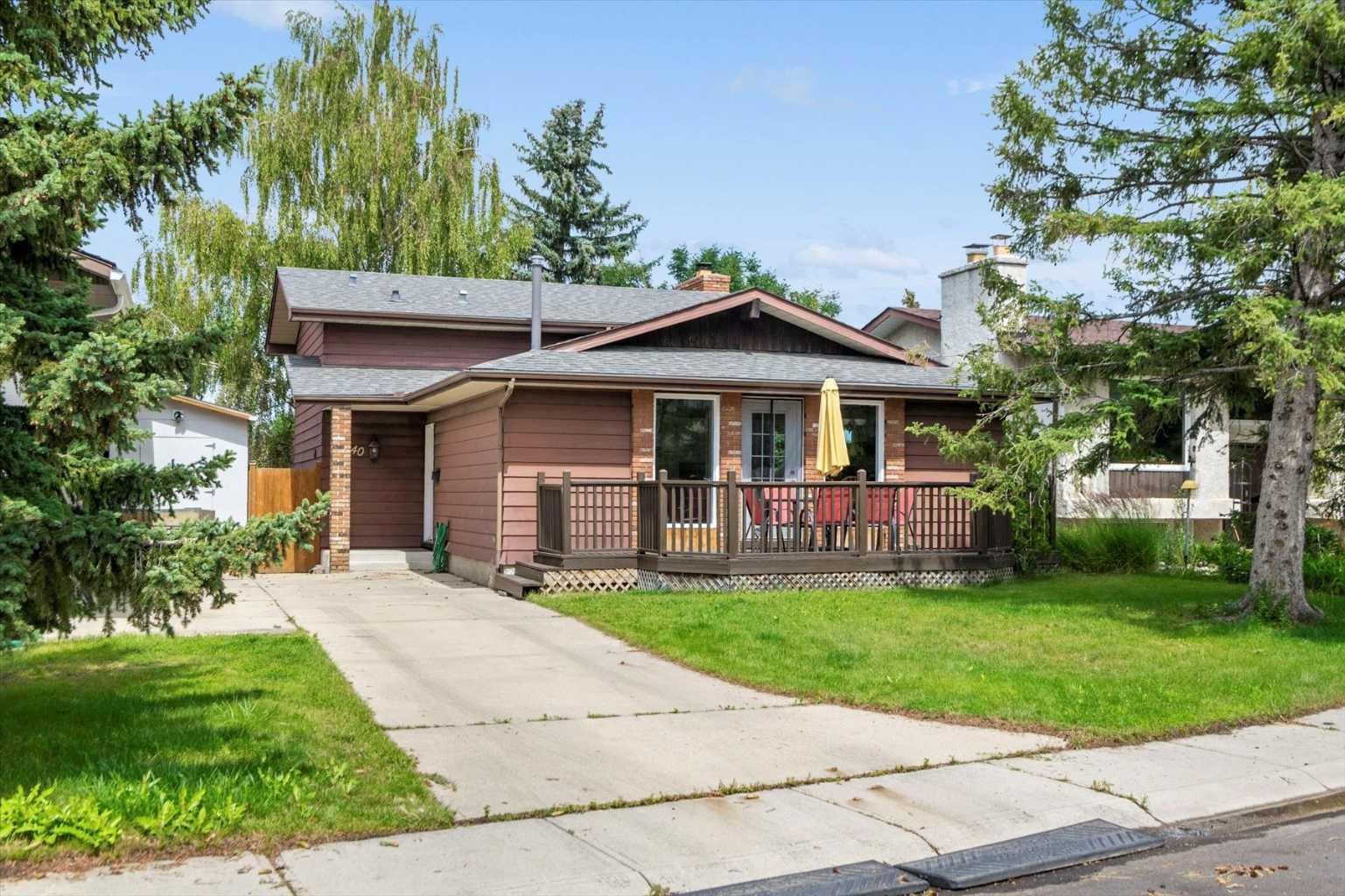 40 Bergen Pl NW, Calgary, AB T3K 1J4