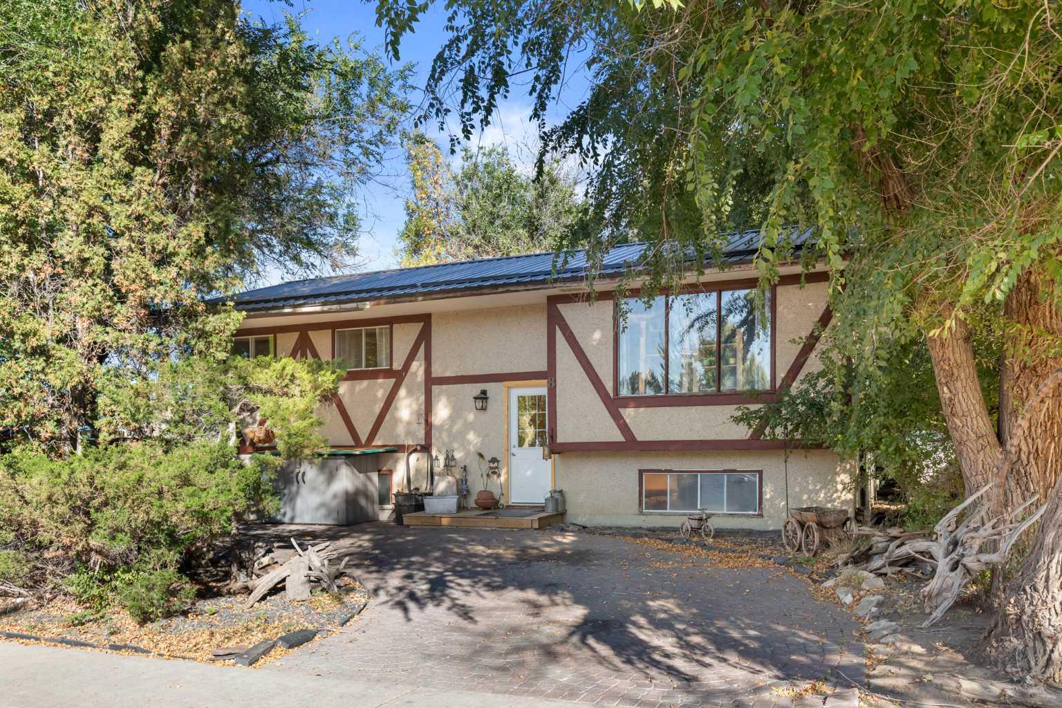 8 Cypress Way SE, Medicine Hat, AB T1B 1G7