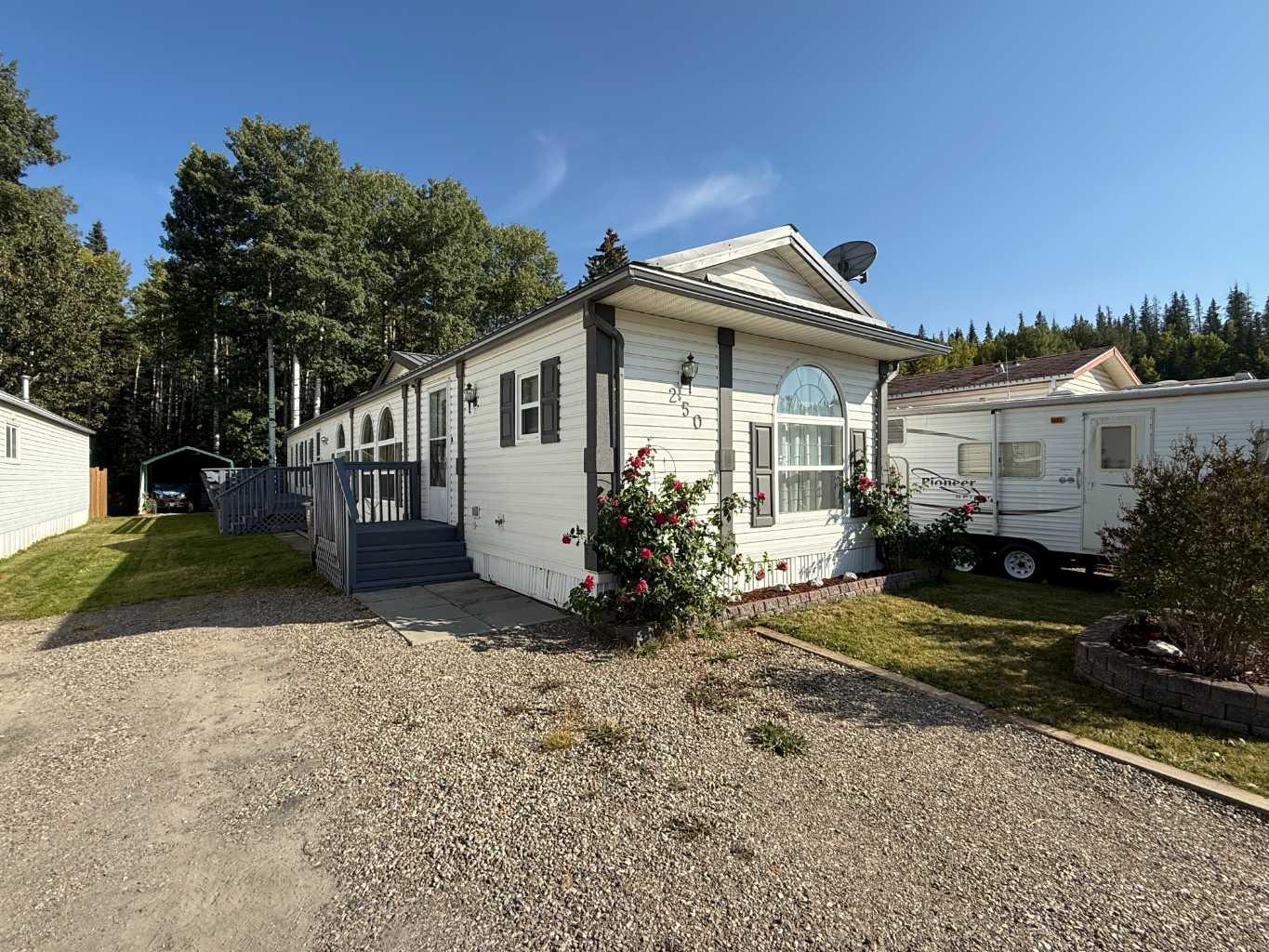250 Skogg Ave, Hinton, AB T7V 1A6