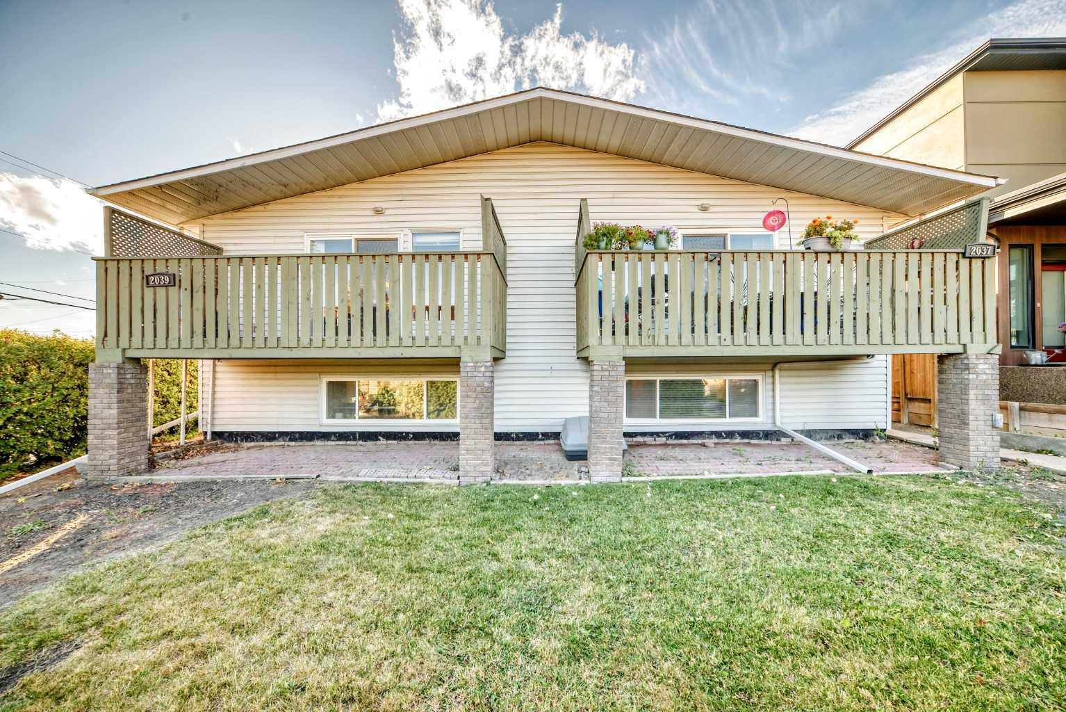 20372039 30 St SW, Calgary, AB T3E 2L6