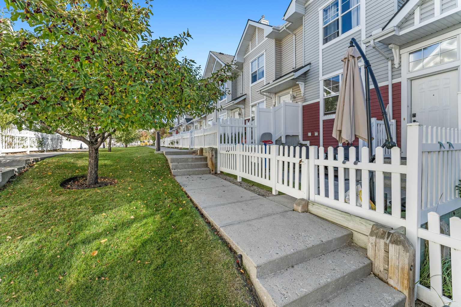 3305 New Brighton Gdns SE, Calgary, AB T2Z 0A2