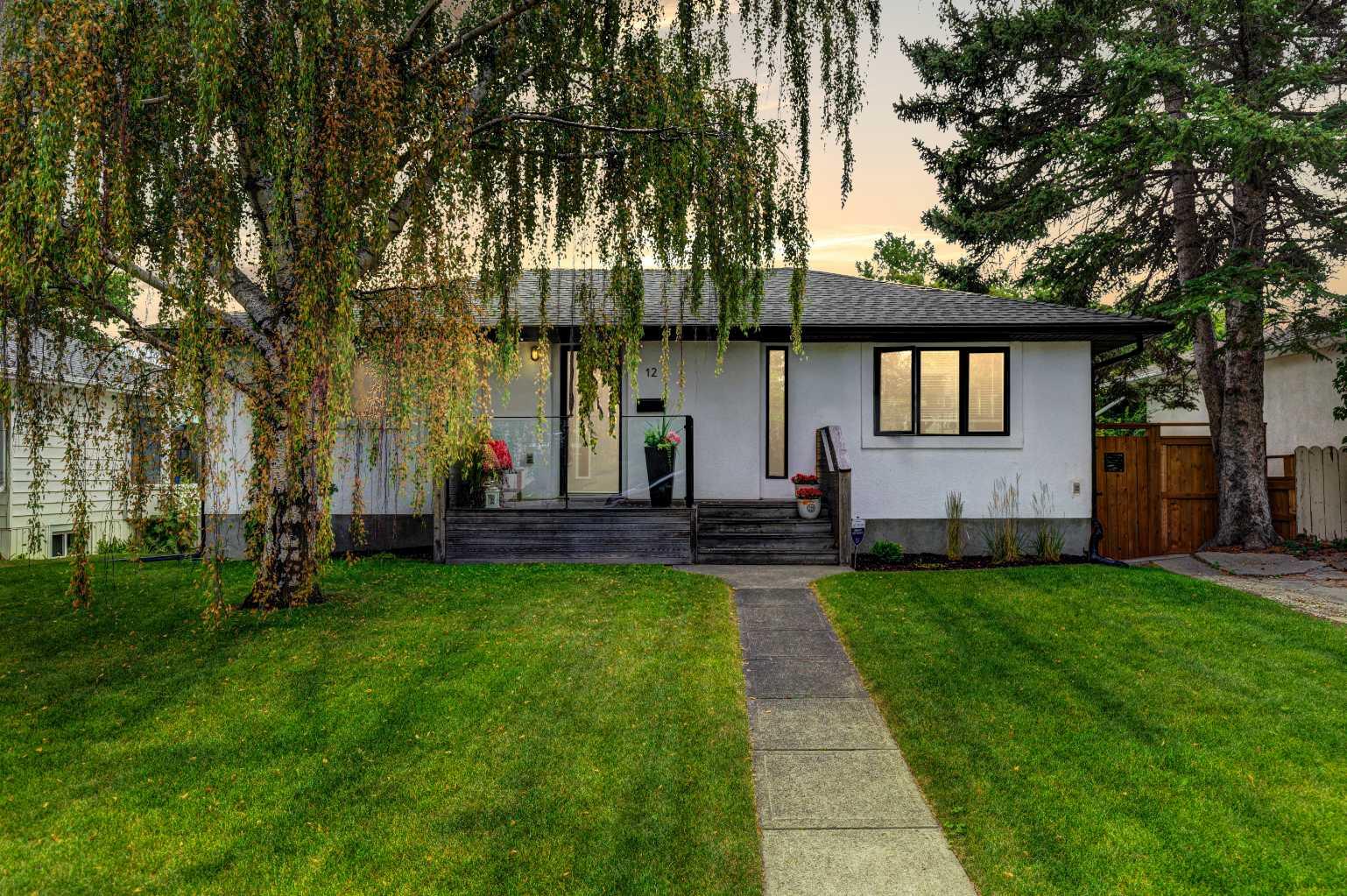 45 Street Sw Unit 12, Calgary, AB T3C 2B2