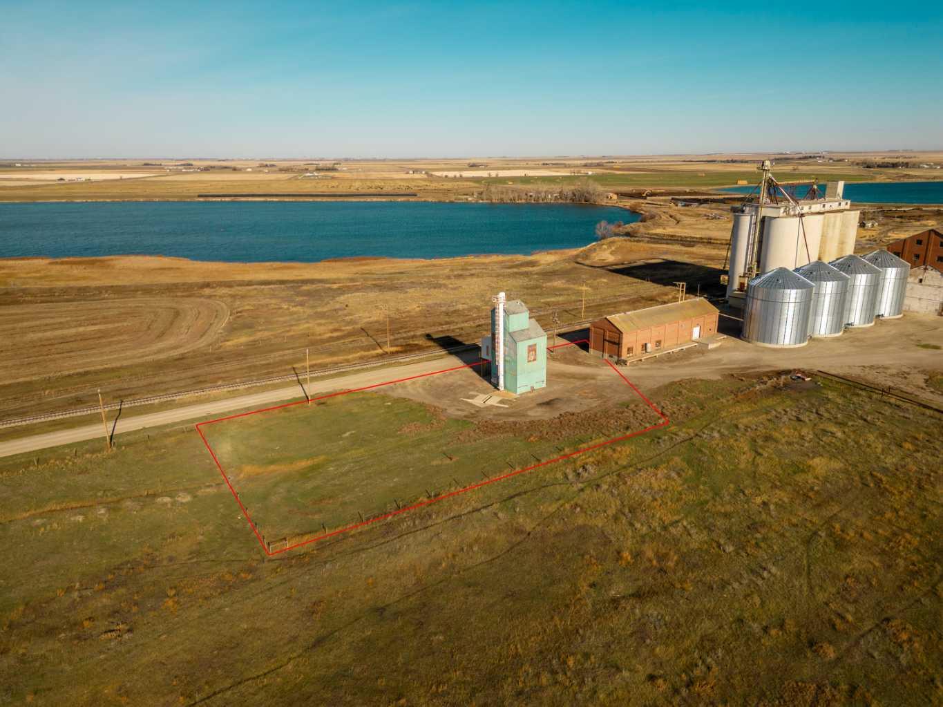 300 Railway Ave, Raymond, AB T0K 2S0