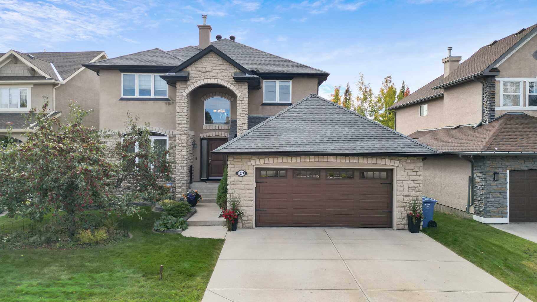209 Discovery Ridge Way SW, Calgary, AB T3H 5G2