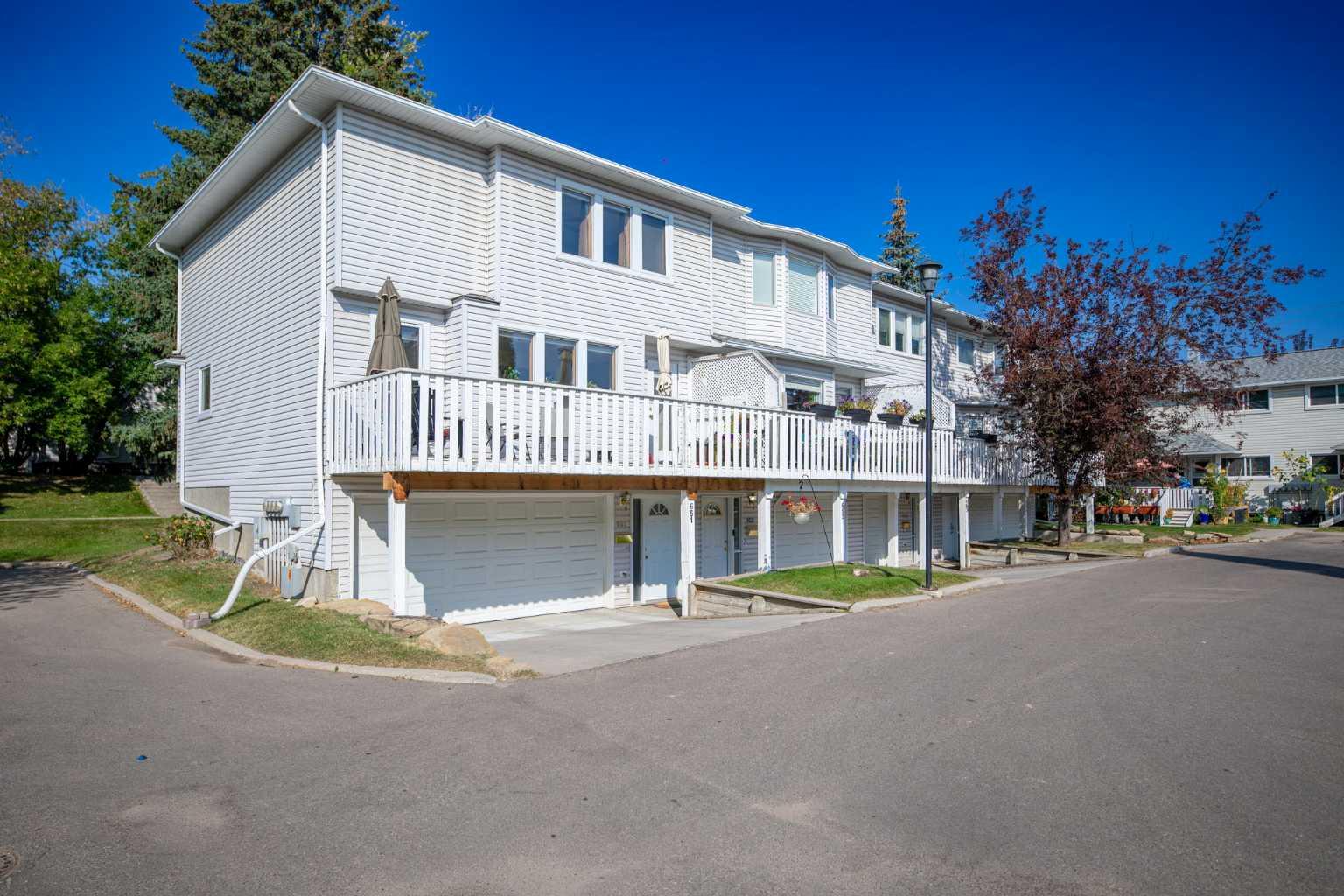 651 Killarney Glen Ct SW, Calgary, AB T3E 7H4