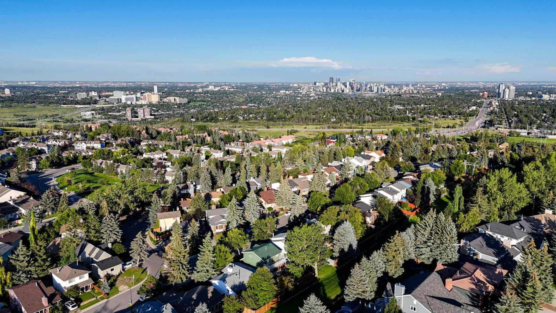 76 Coach Manor Rise SW, Calgary, AB T3H 1C4
