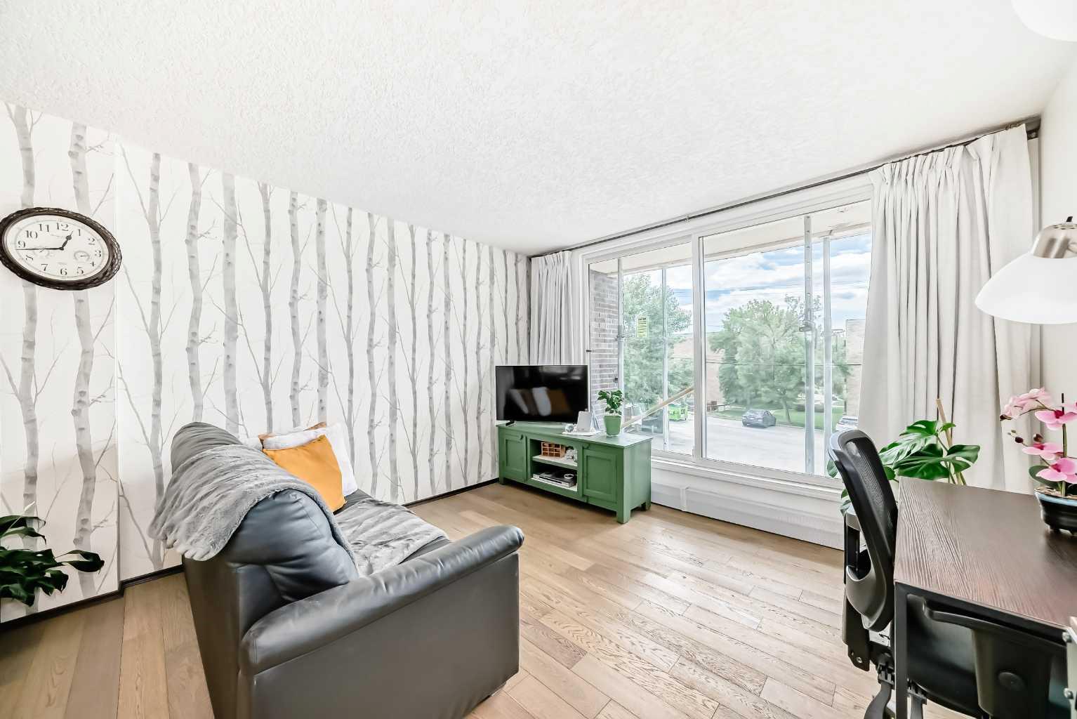 635 57 Avenue Sw Unit 305, Calgary, AB T2V 0H5
