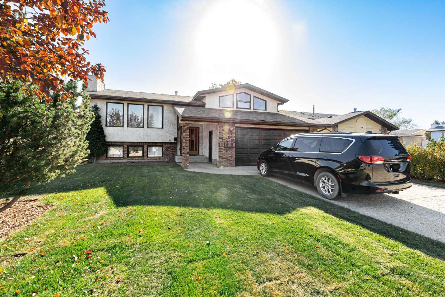 32 Huget Cres, Red Deer, AB T4N 6P4
