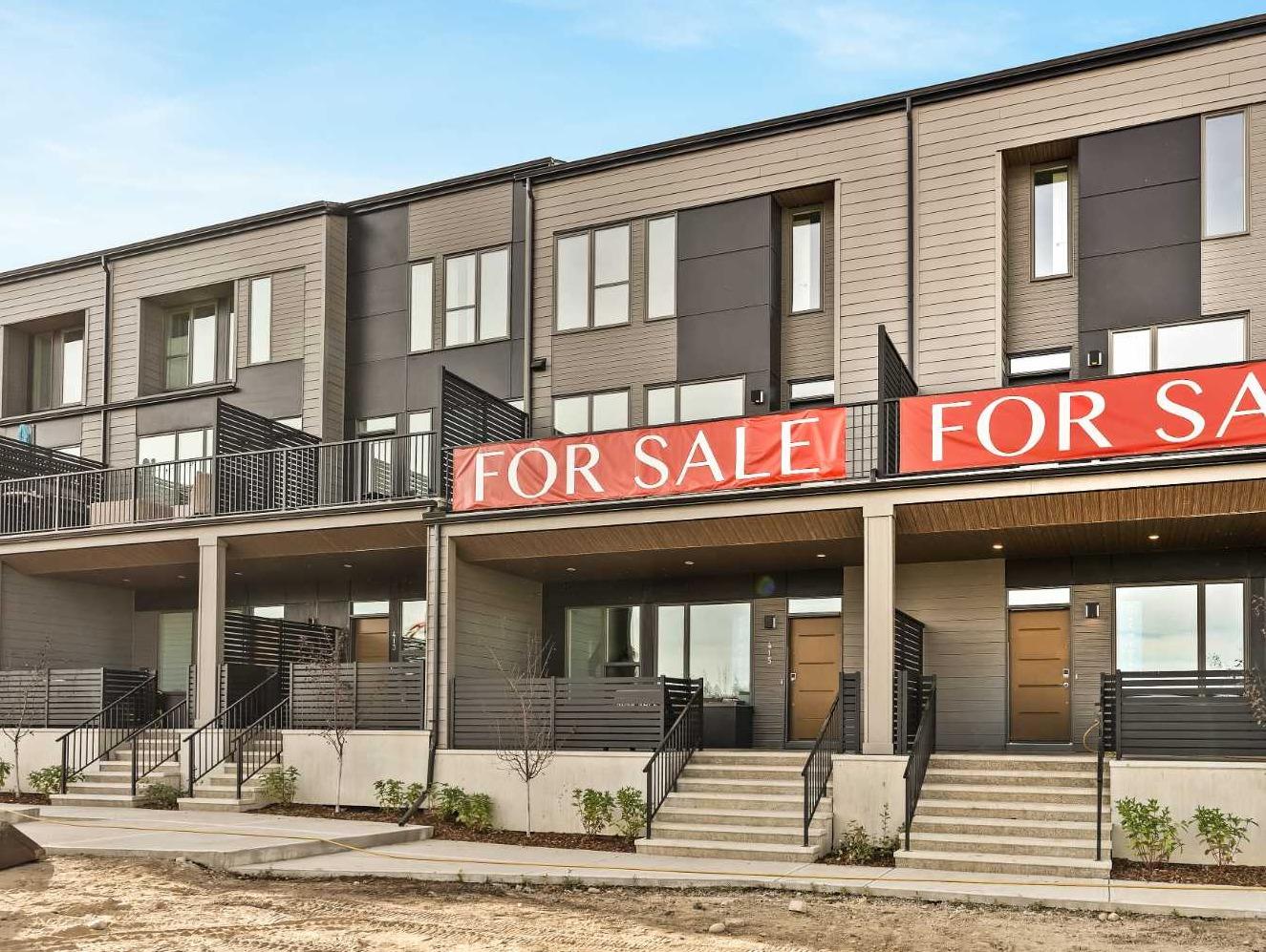 417 Sovereign Common SW, Calgary, AB T3C 3Y3