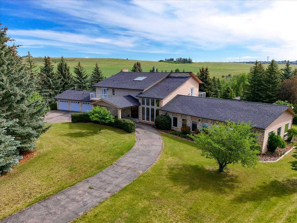 157 Blueridge Rise, Calgary, AB T3L 2N6