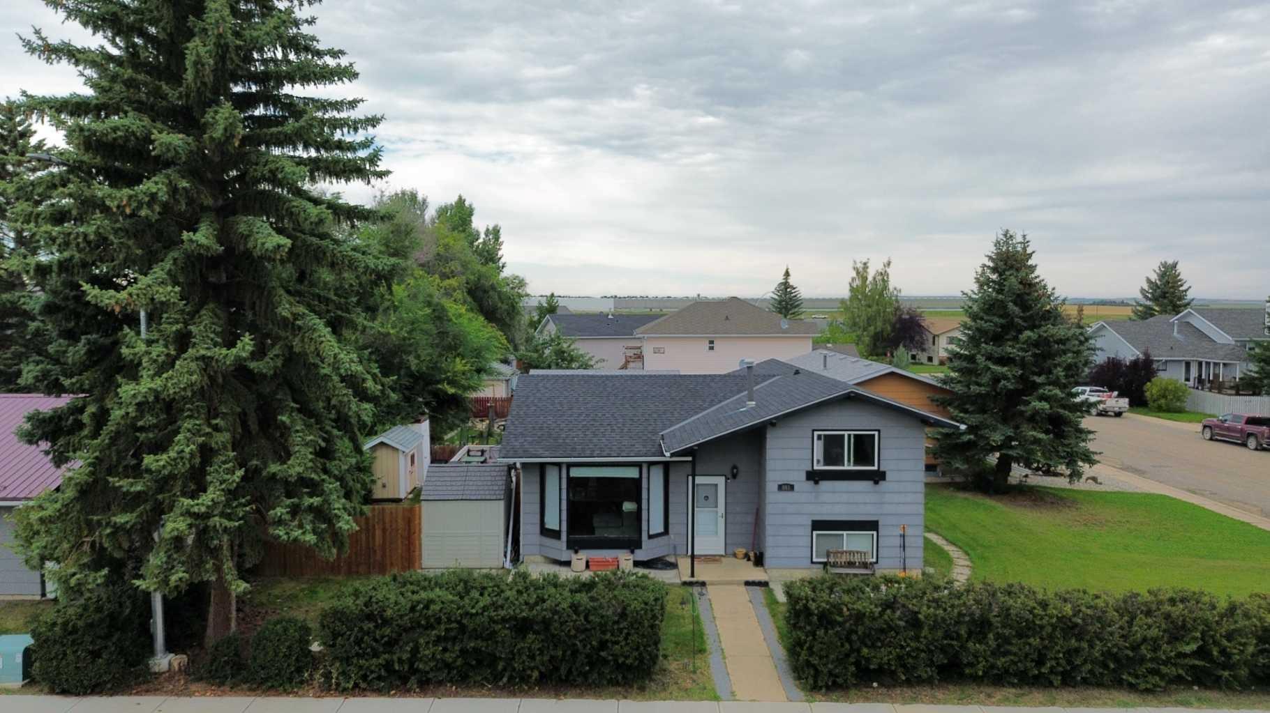 801 Clark St, Acme, AB T0M 0A0