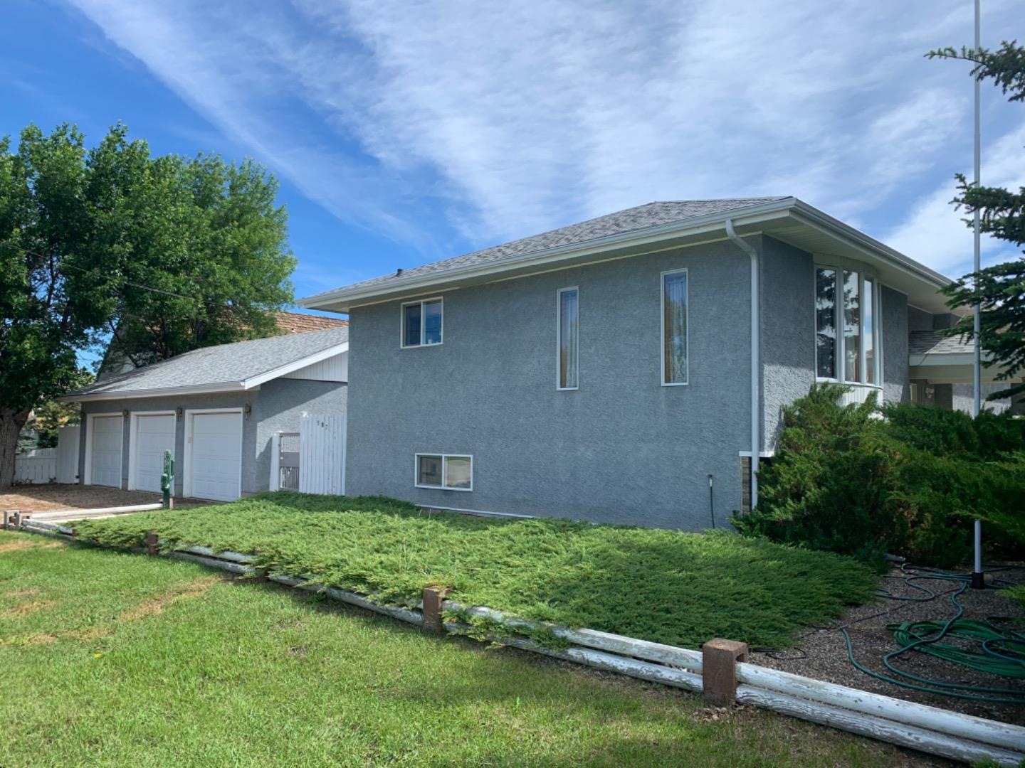 , Raymond, AB T0K 2S0 MLS Houseful