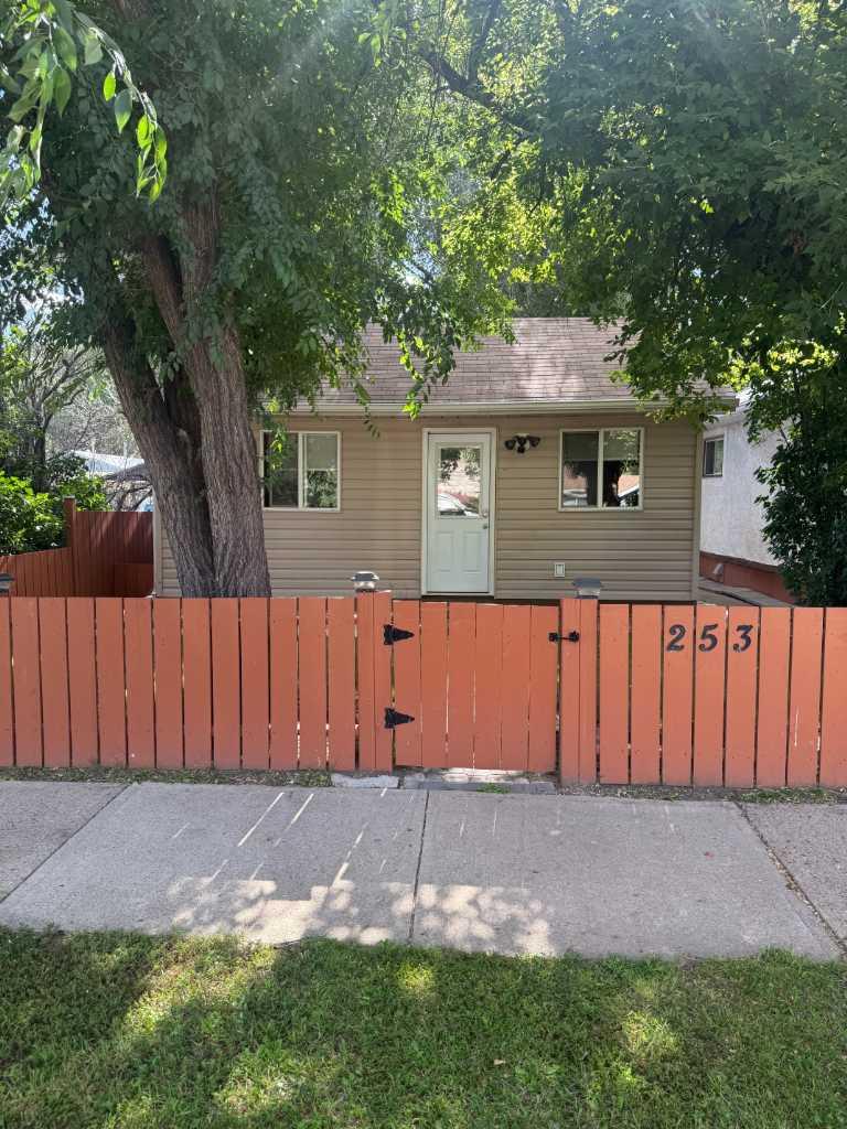 2 Avenue Unit 253, Drumheller, AB T0J 1B0