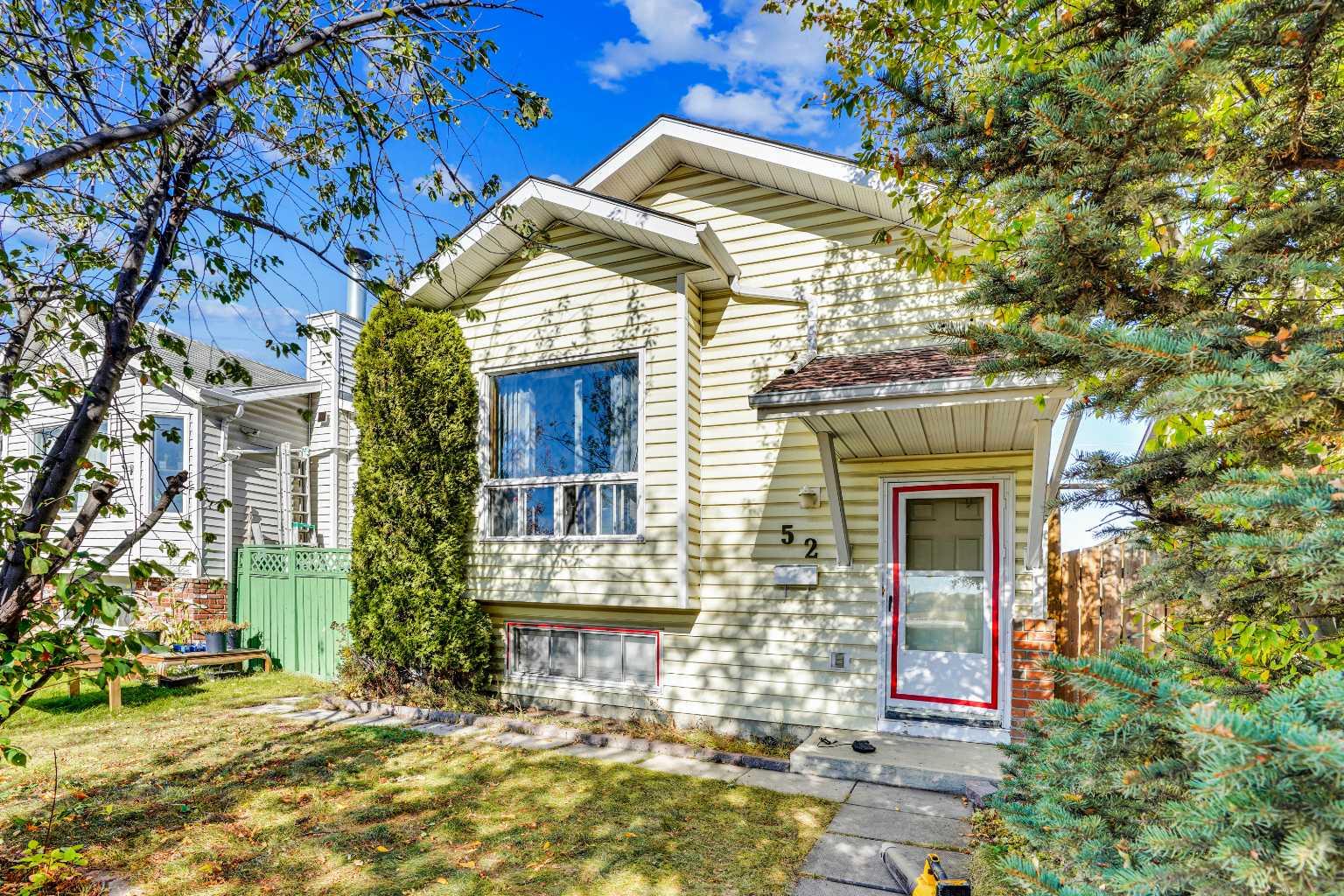 52 Erin Park Dr SE, Calgary, AB T2B 2Z9