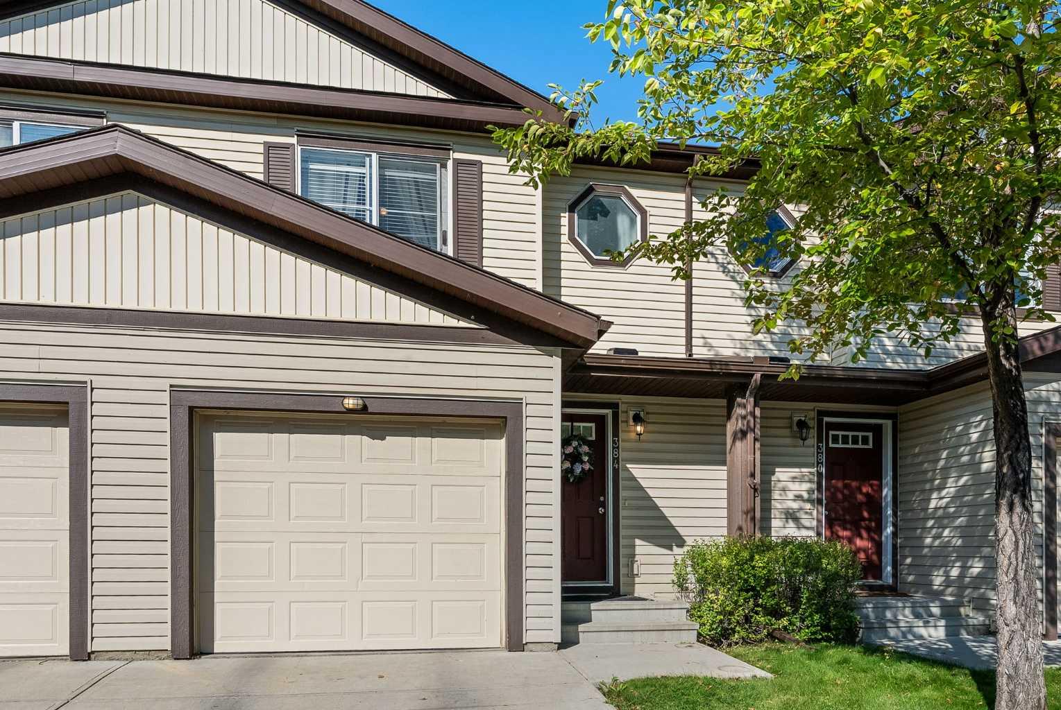 384 Copperpond Lndg SE, Calgary, AB T2Z 1G6