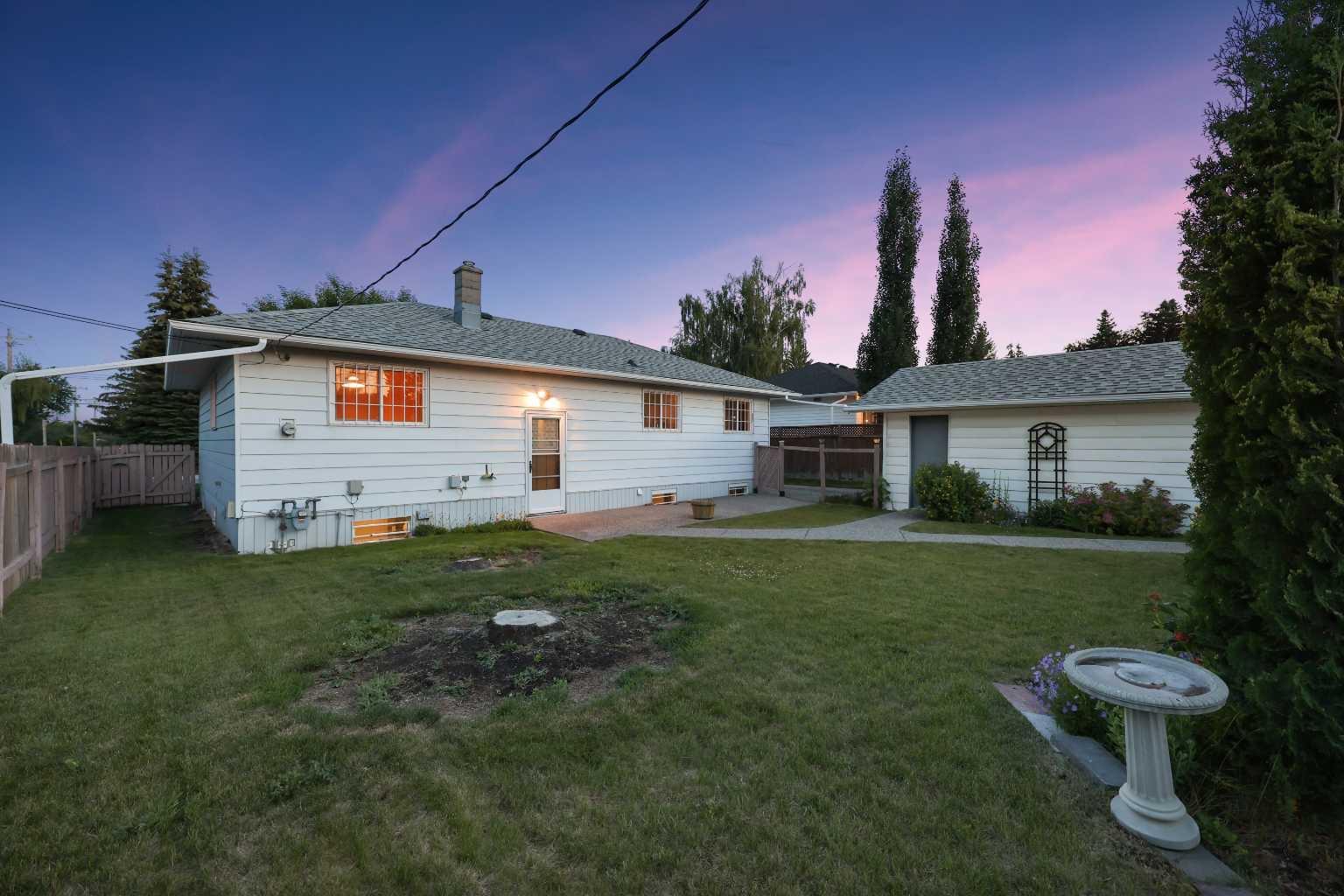 10 Glamorgan Dr SW, Calgary, AB T3E 4Z2