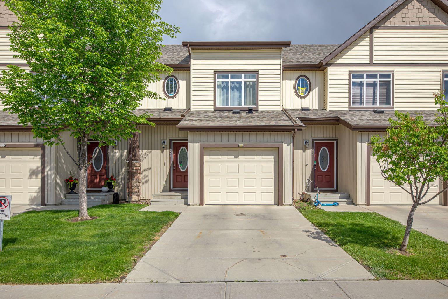 337 Copperpond Lndg SE, Calgary, AB T2Z 1G6