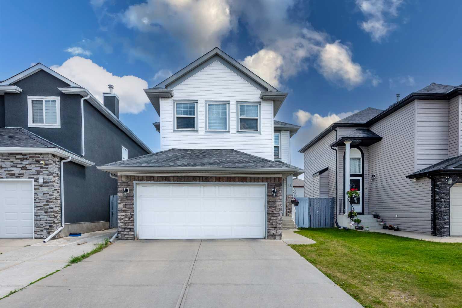 48 Saddlehorn Cres NE, Calgary, AB T3J 4M3
