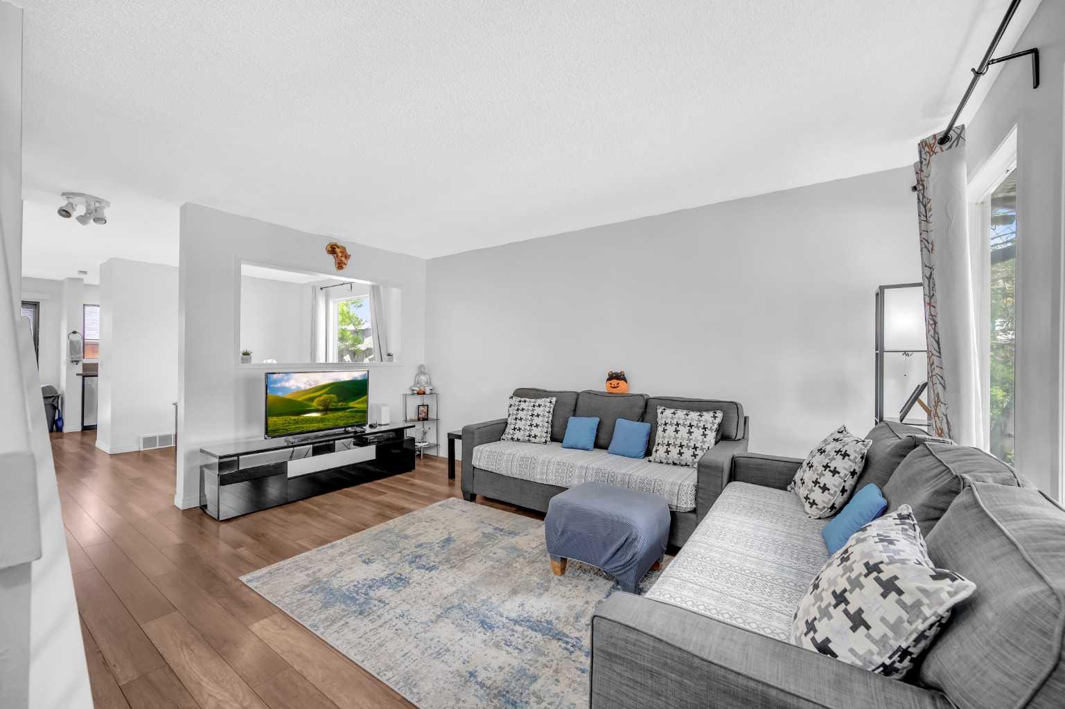 54 Templegreen Rd NE, Calgary, AB T1Y 4Y8