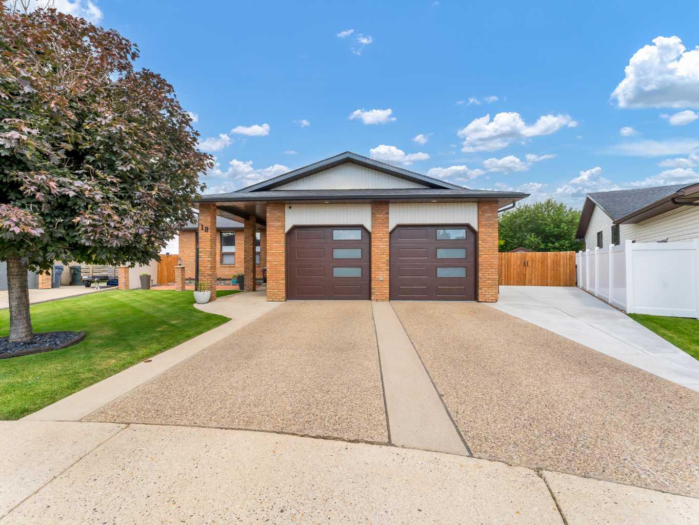 18 Cook Ct SE, Medicine Hat, AB T1B 3Y3